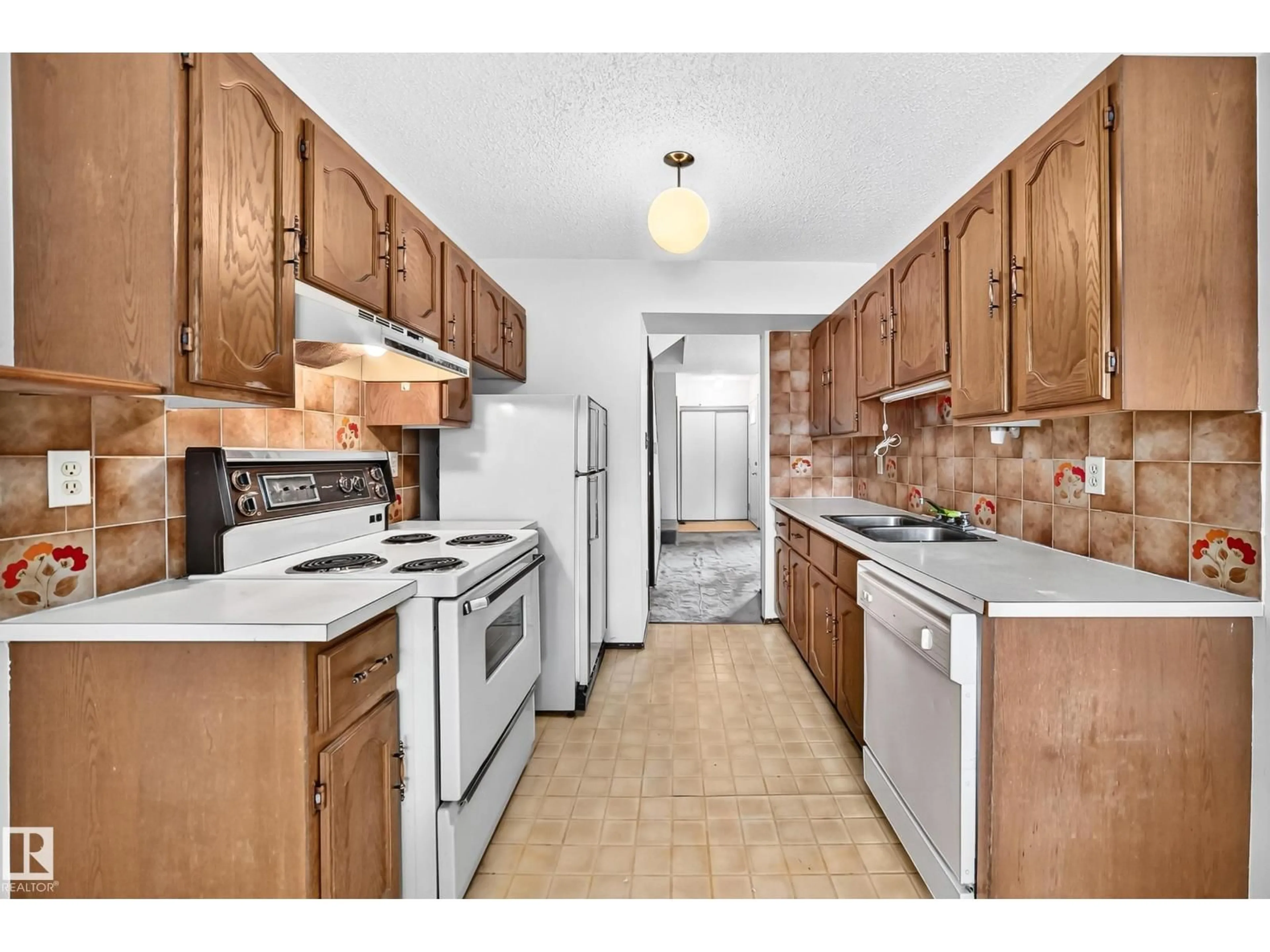 Standard kitchen, unknown for 38 2020 105 ST NW, Edmonton Alberta T6J5J2