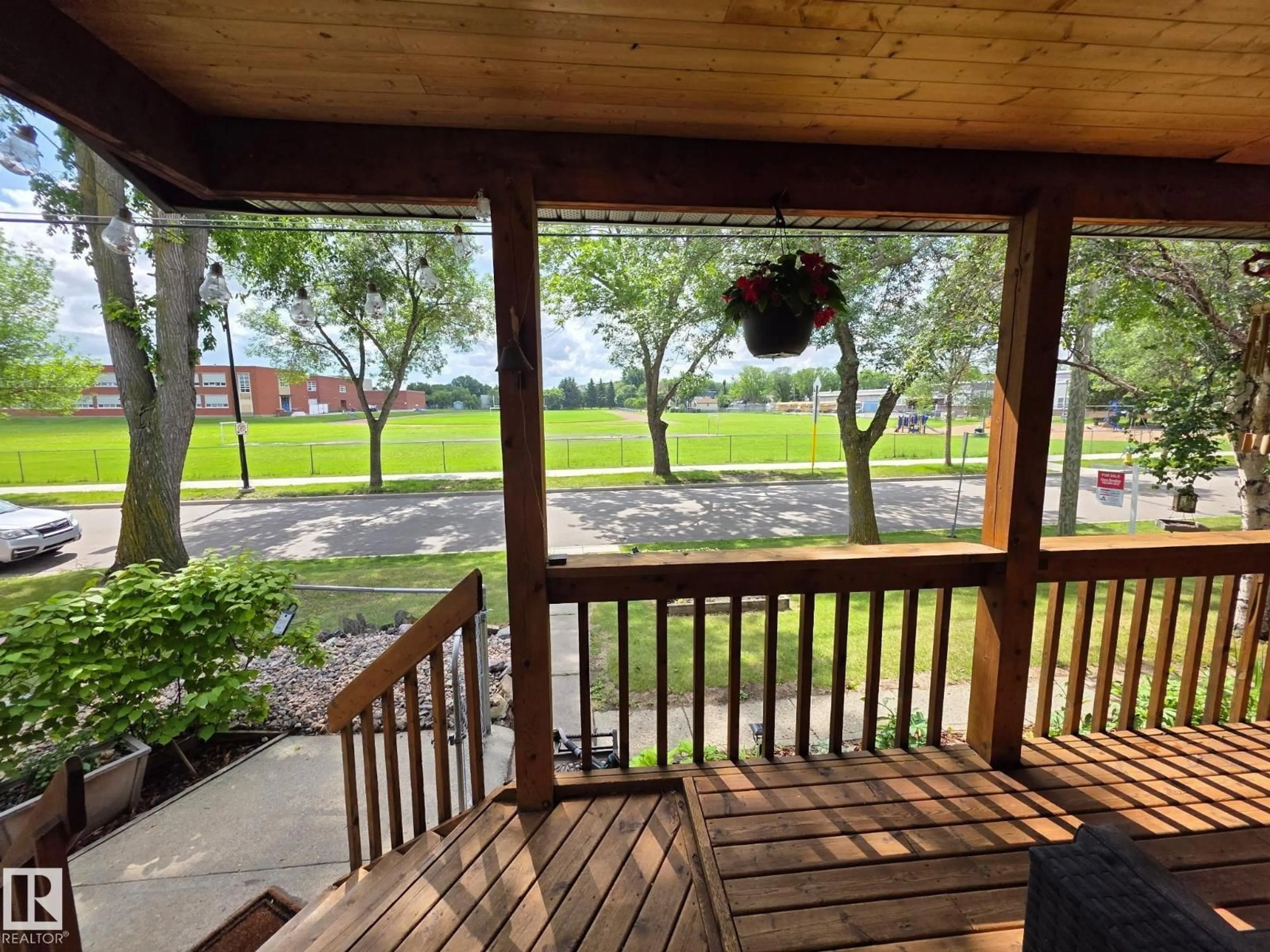 Patio, water/lake/river/ocean view for 11603 70 ST, Edmonton Alberta T5B1T6