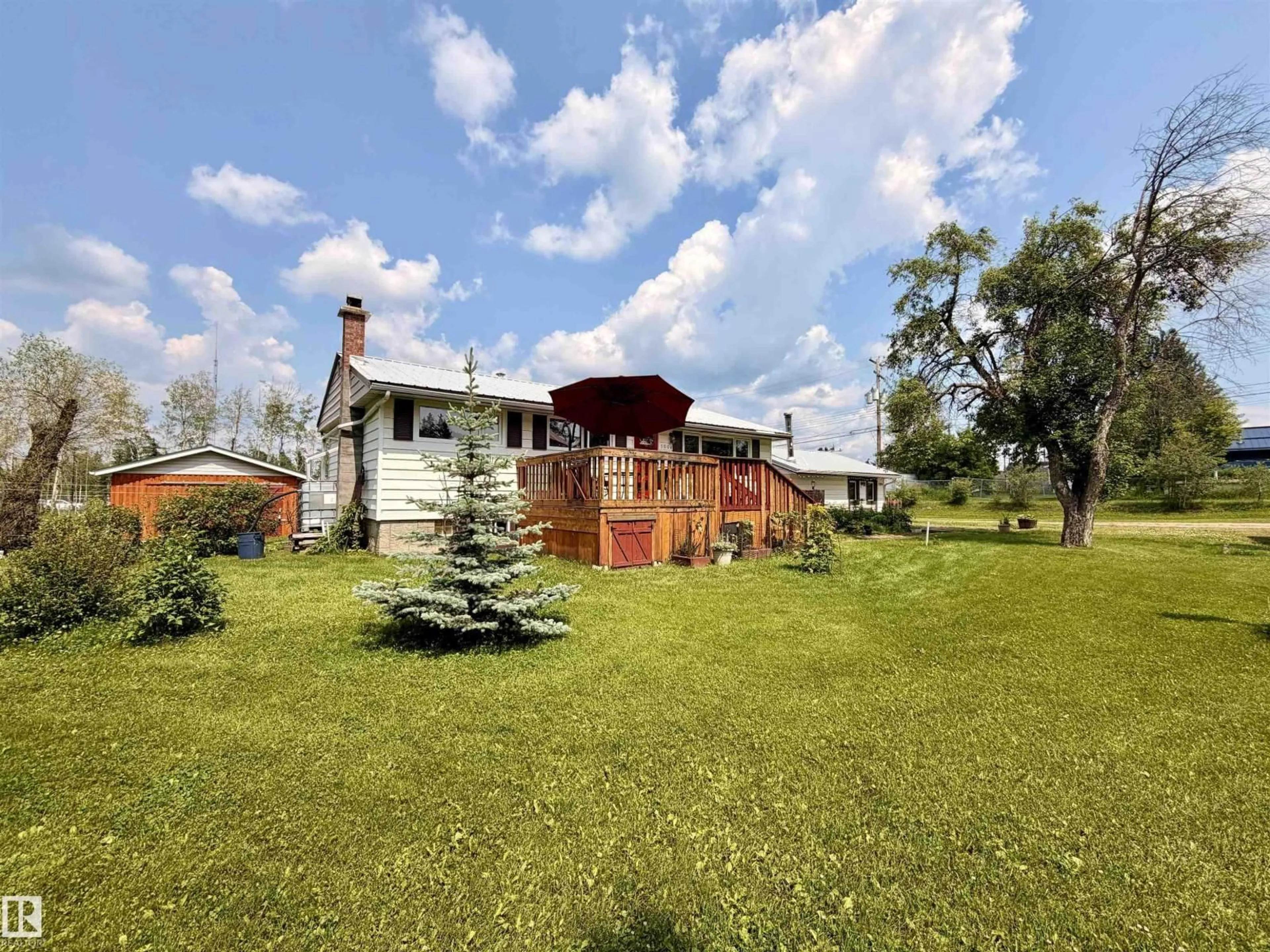 A pic from outside/outdoor area/front of a property/back of a property/a pic from drone, unknown for 5004 50 AV, Evansburg Alberta T0E0T0