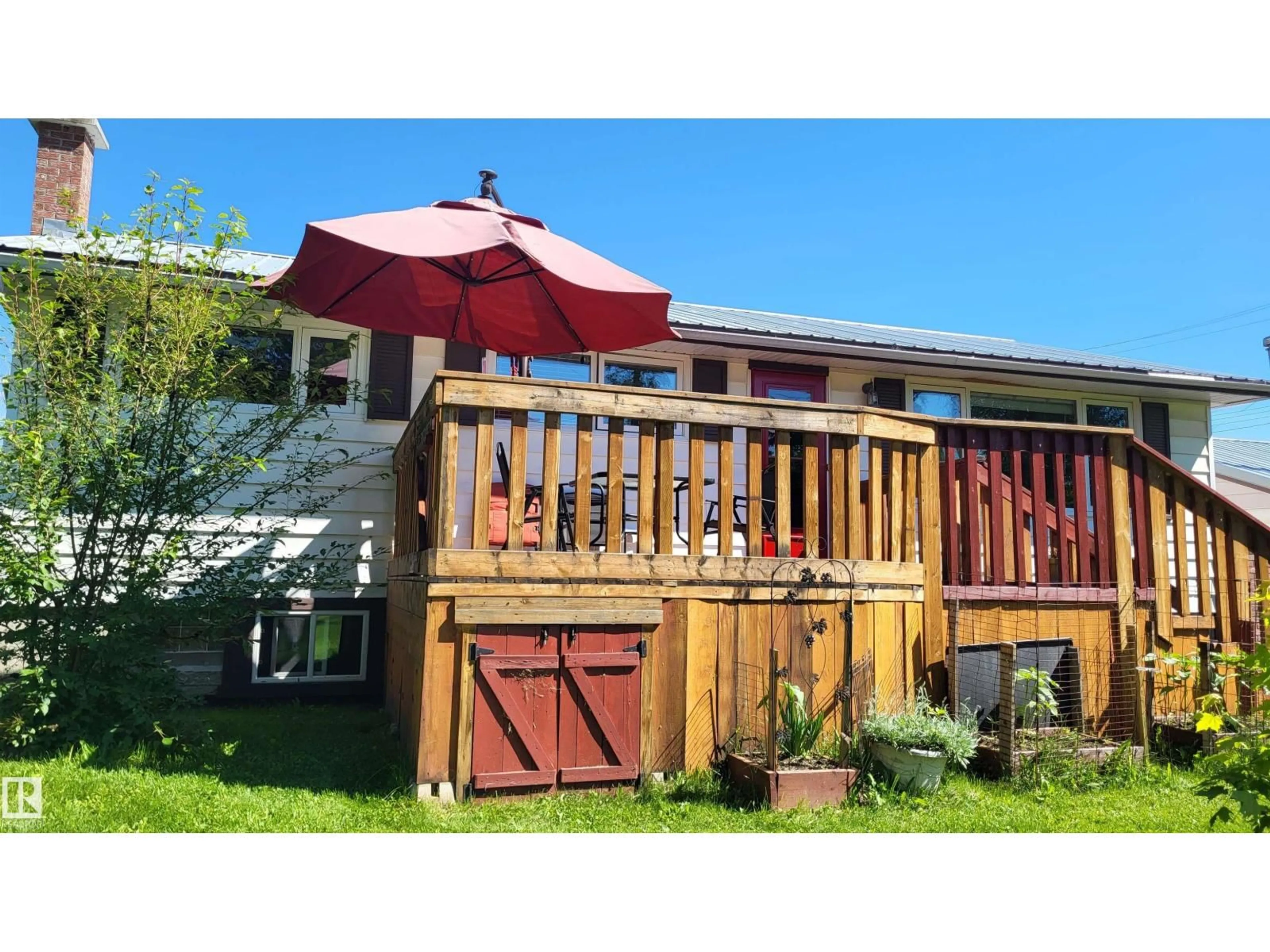 Patio, unknown for 5004 50 AV, Evansburg Alberta T0E0T0