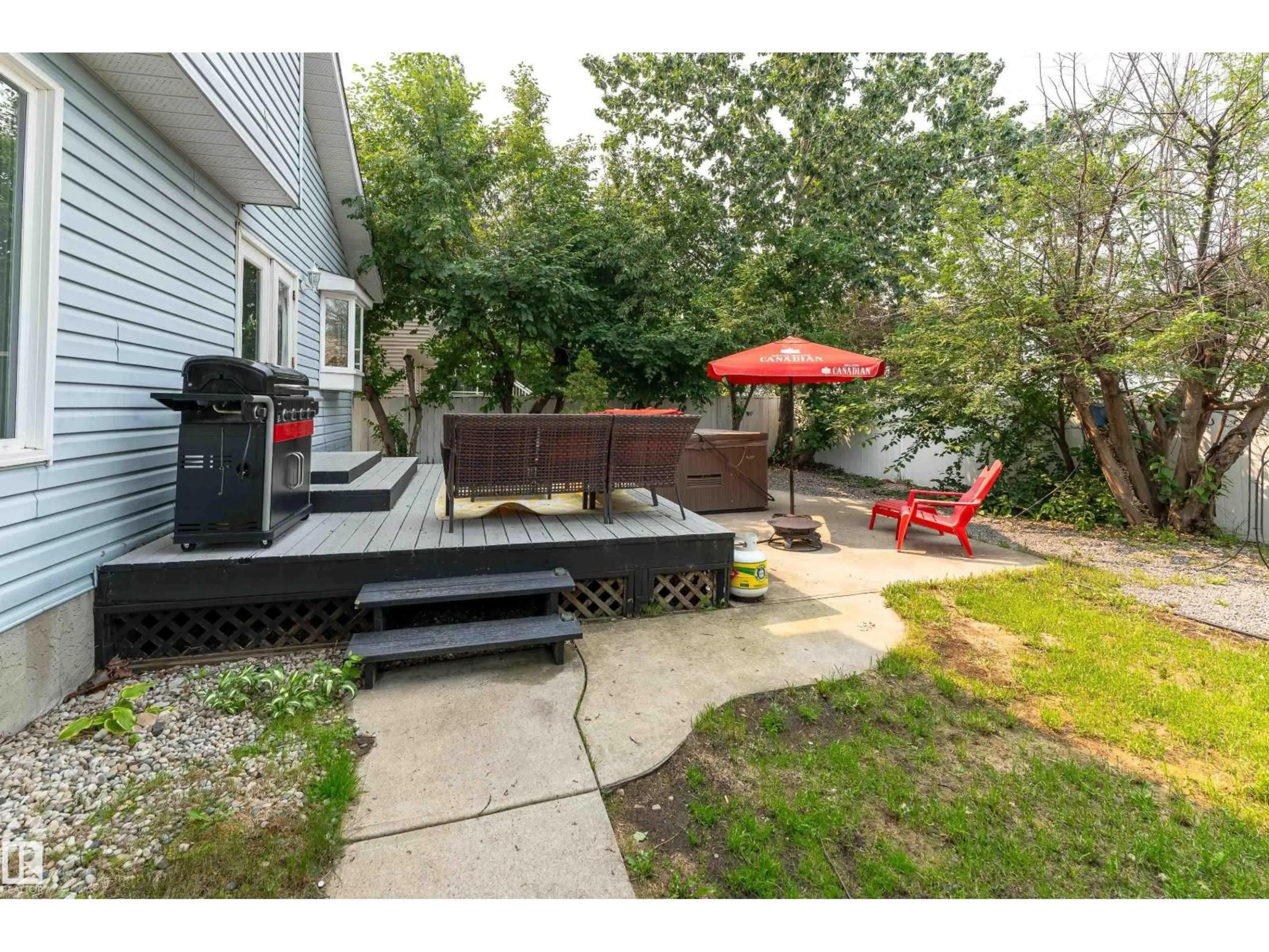 Patio, street for 14 DURAND PL, St. Albert Alberta T8N5L6