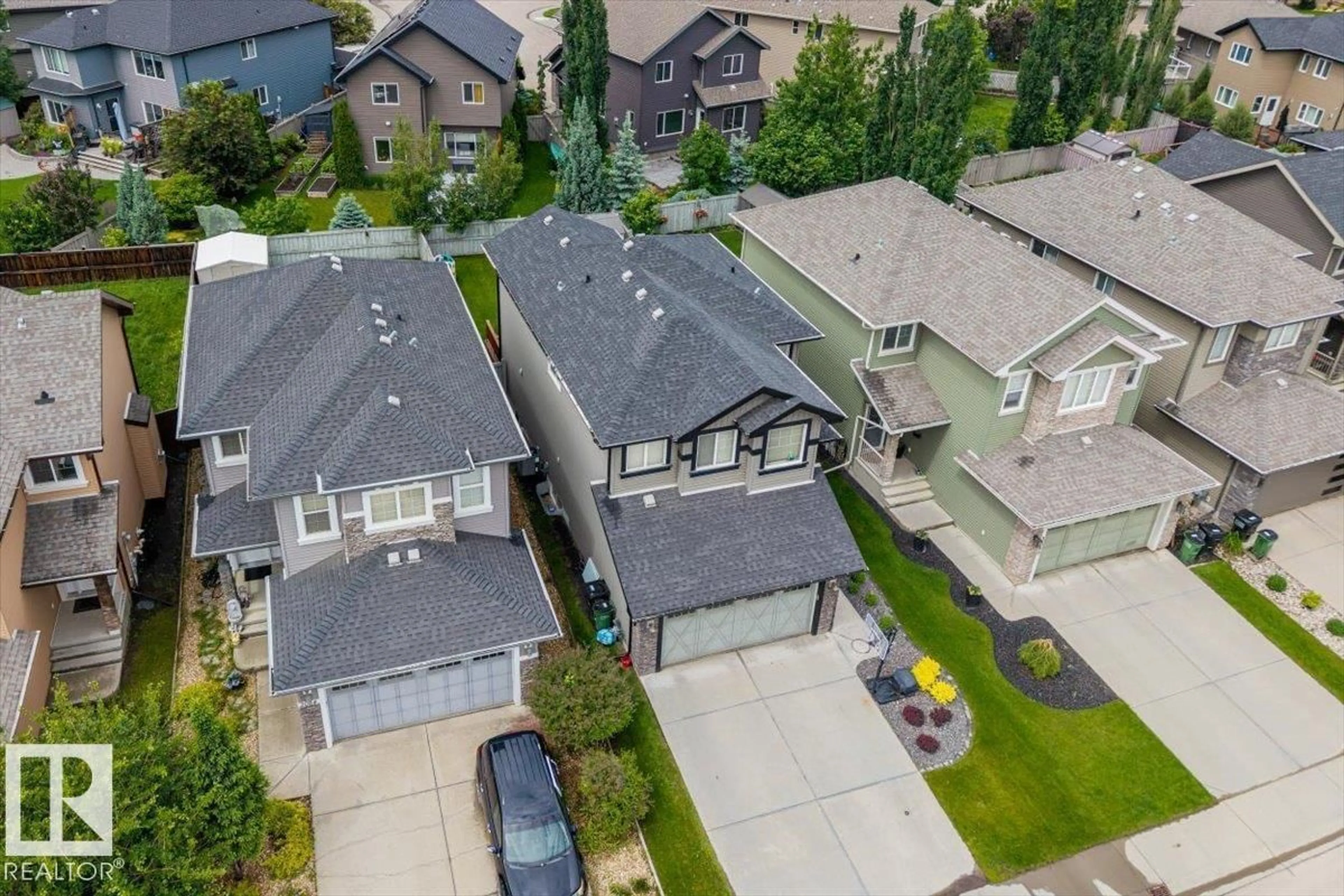 A pic from outside/outdoor area/front of a property/back of a property/a pic from drone, street for 3082 WHITELAW DR, Edmonton Alberta T6W0T7