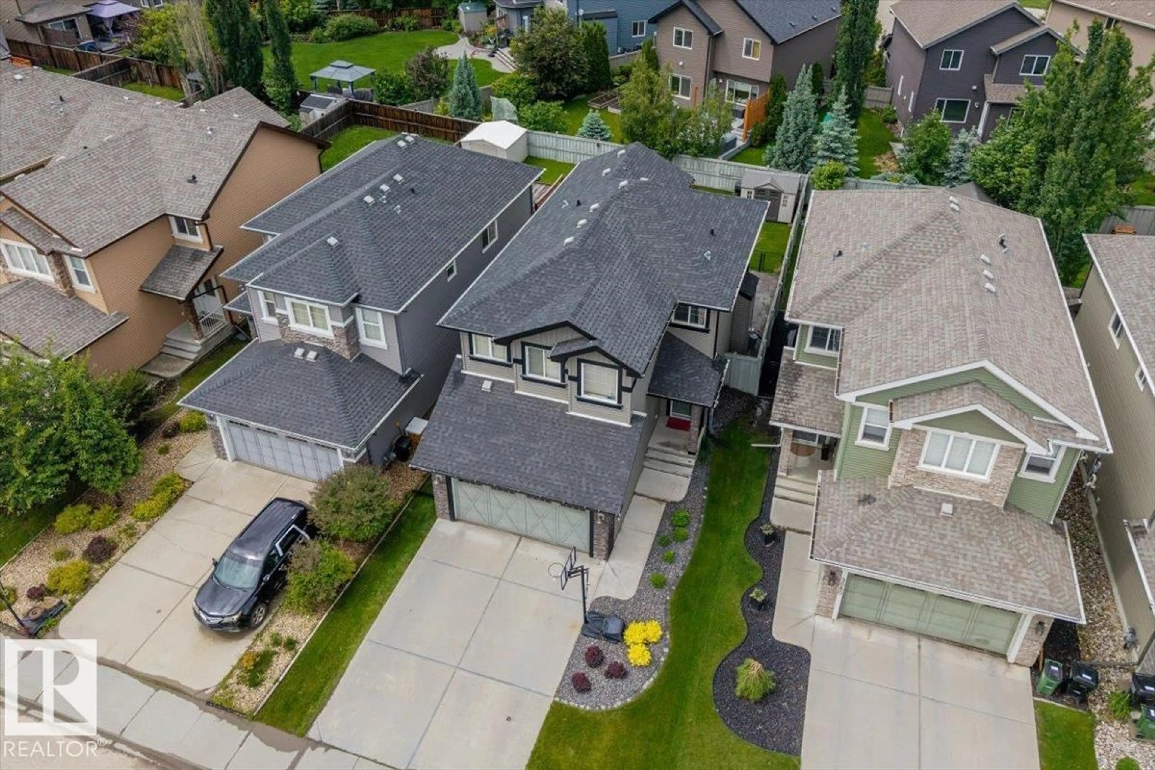A pic from outside/outdoor area/front of a property/back of a property/a pic from drone, street for 3082 WHITELAW DR, Edmonton Alberta T6W0T7