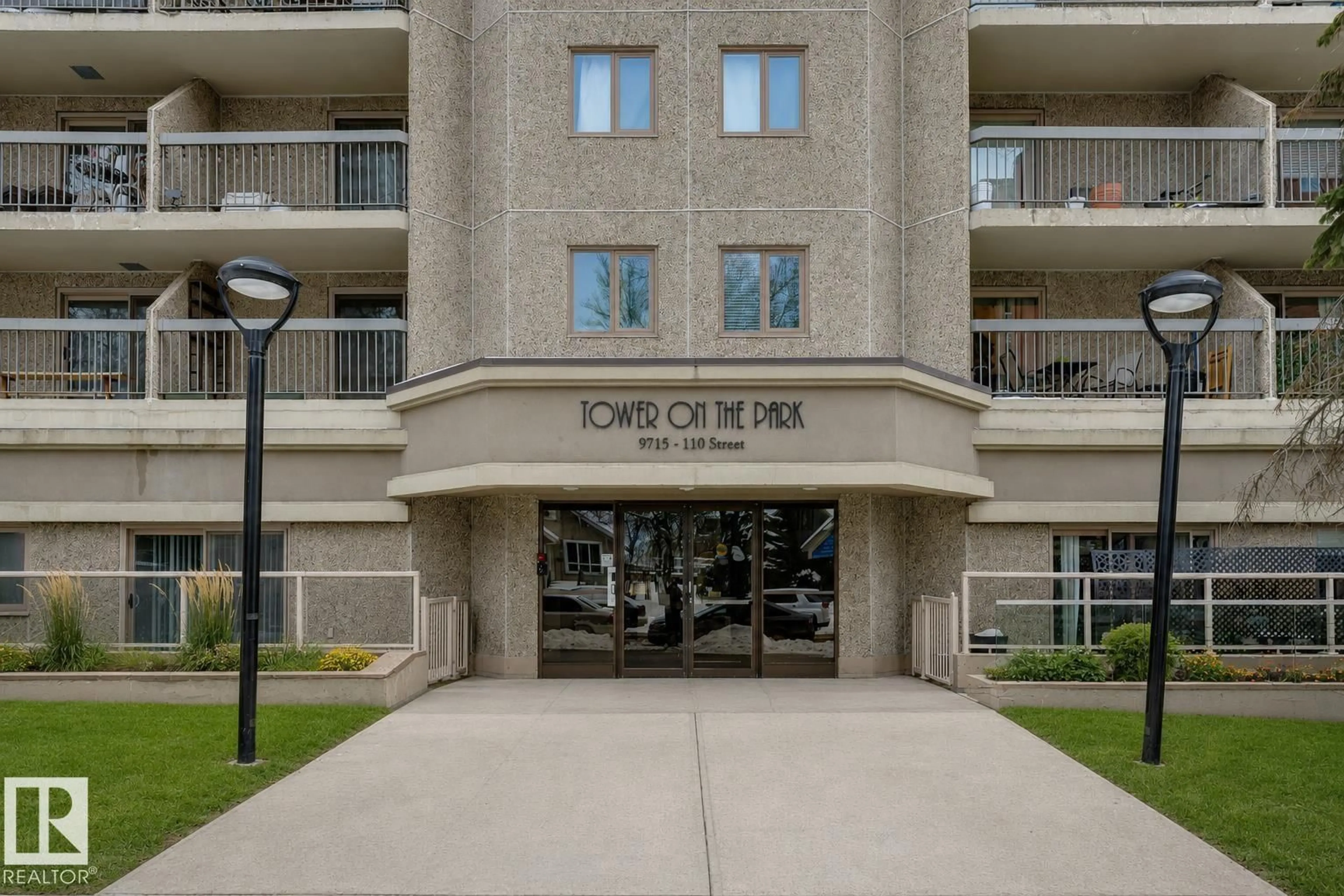 Indoor foyer for #404 - 9715 110 ST, Edmonton Alberta T5K2M1