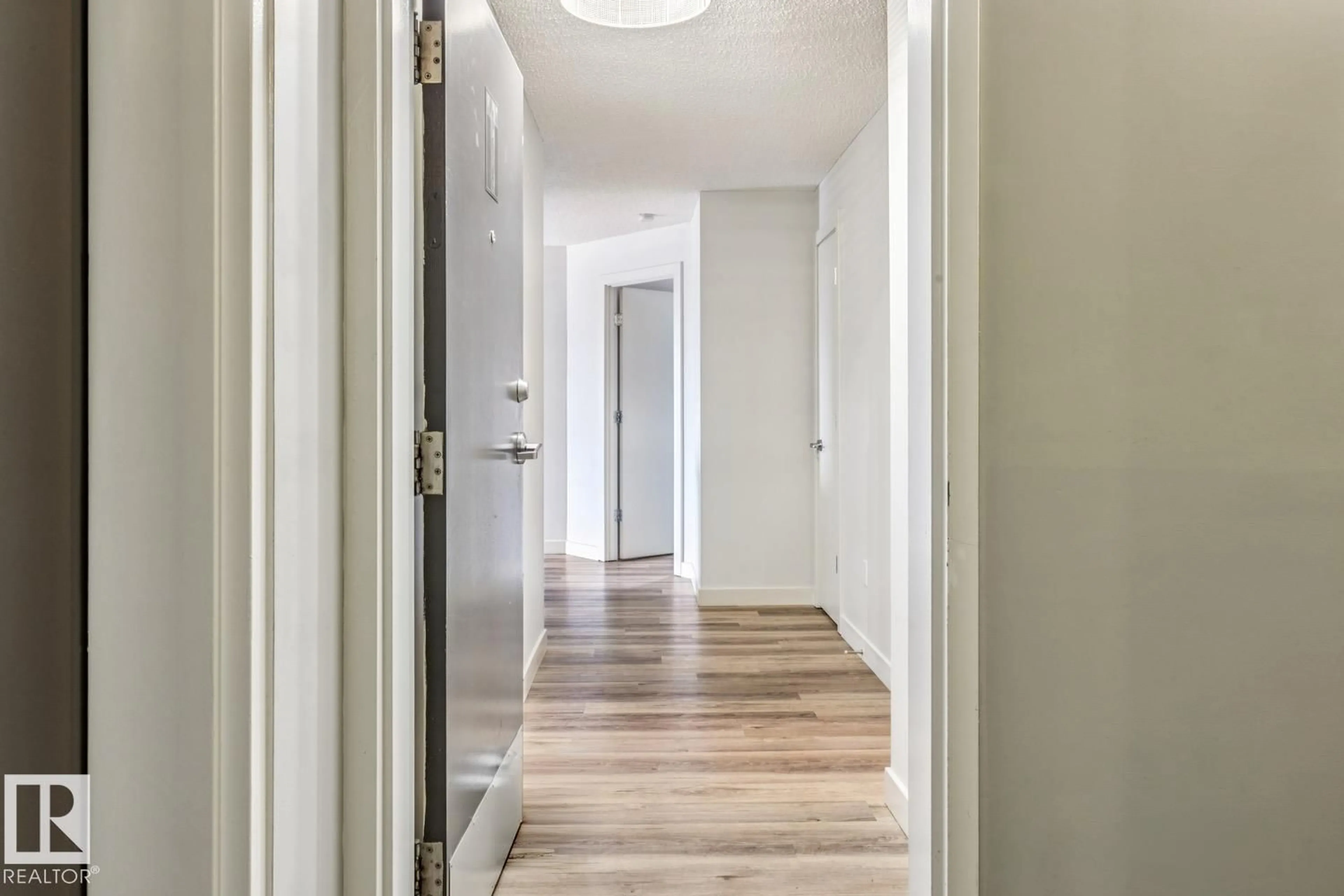 Indoor entryway for #404 - 9715 110 ST, Edmonton Alberta T5K2M1