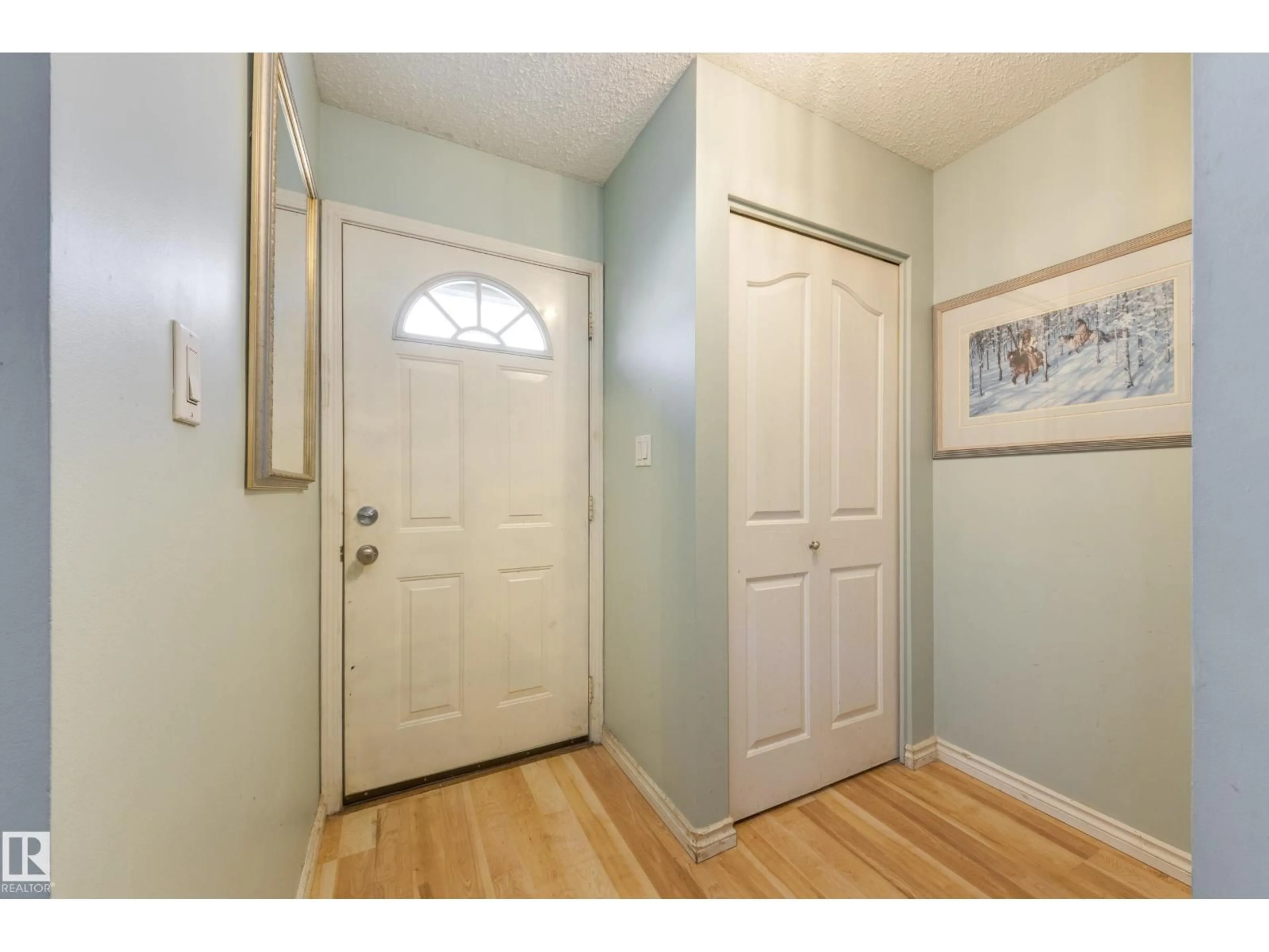 Indoor entryway for 17328 106 ST, Edmonton Alberta T5X3G8