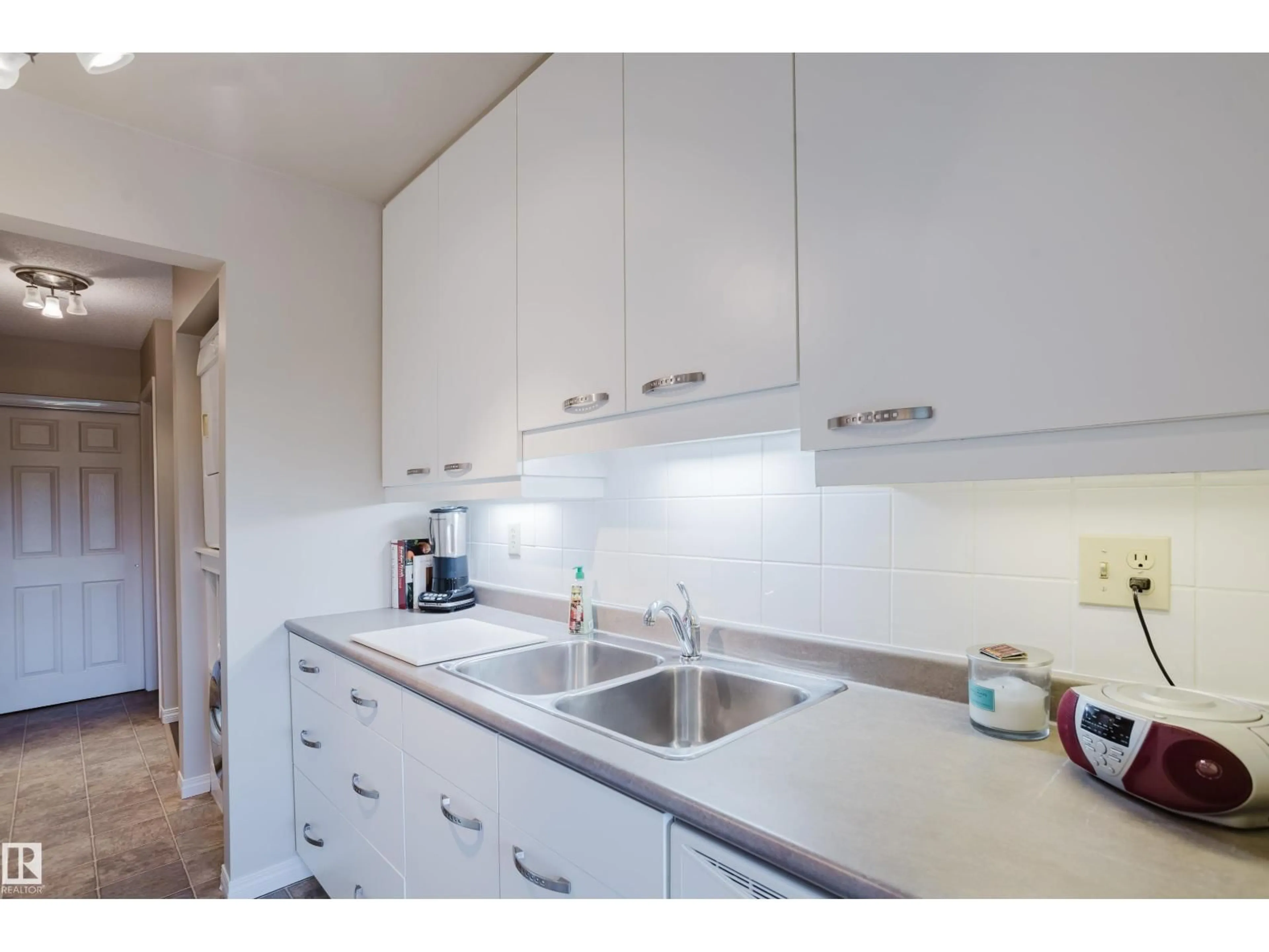 Standard kitchen, unknown for 202 - 7211 171 ST, Edmonton Alberta T5T2R1