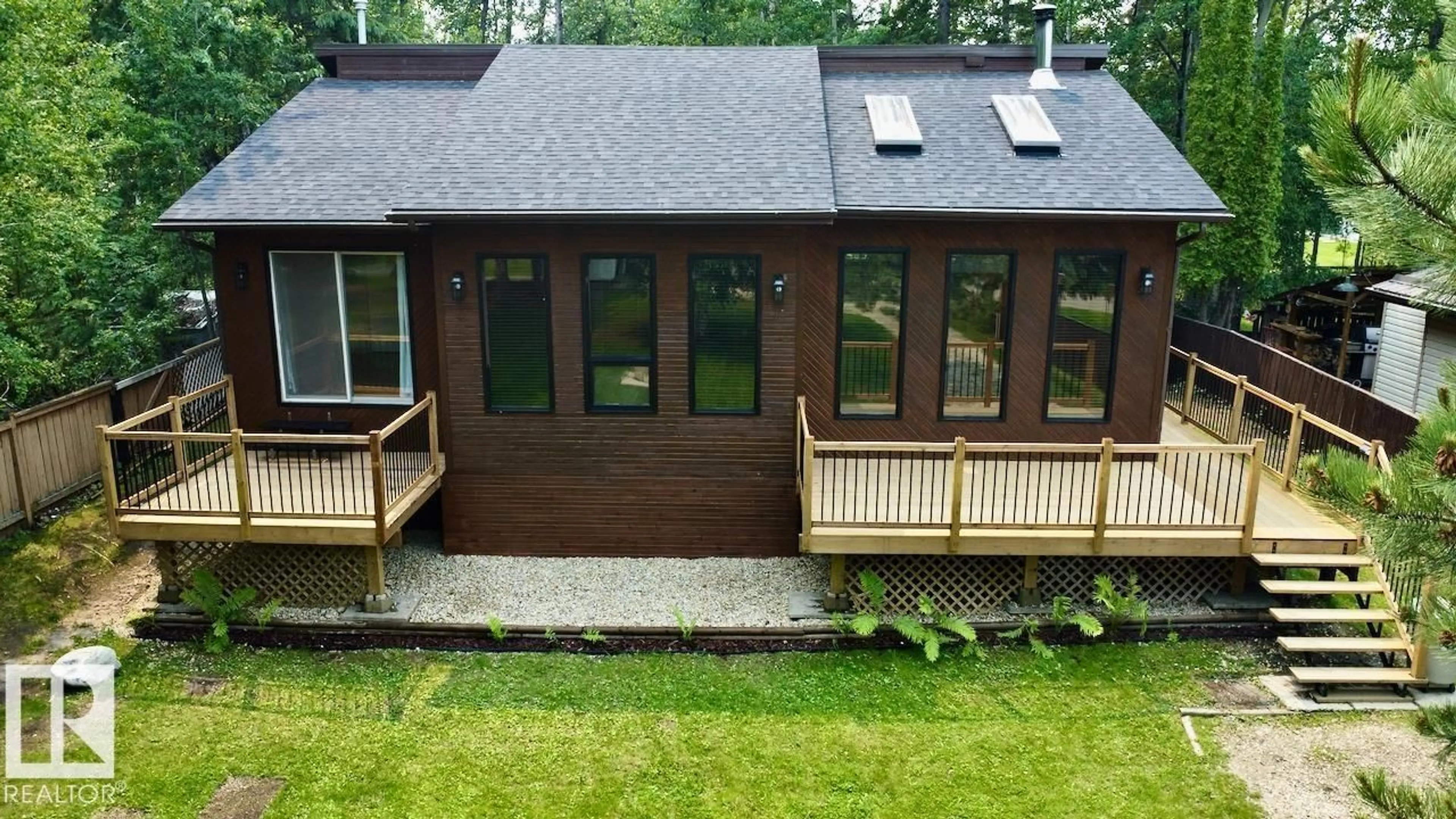 Home with vinyl exterior material, building for 5 BIRCH AV, Rural Lac Ste. Anne County Alberta T0E0L0