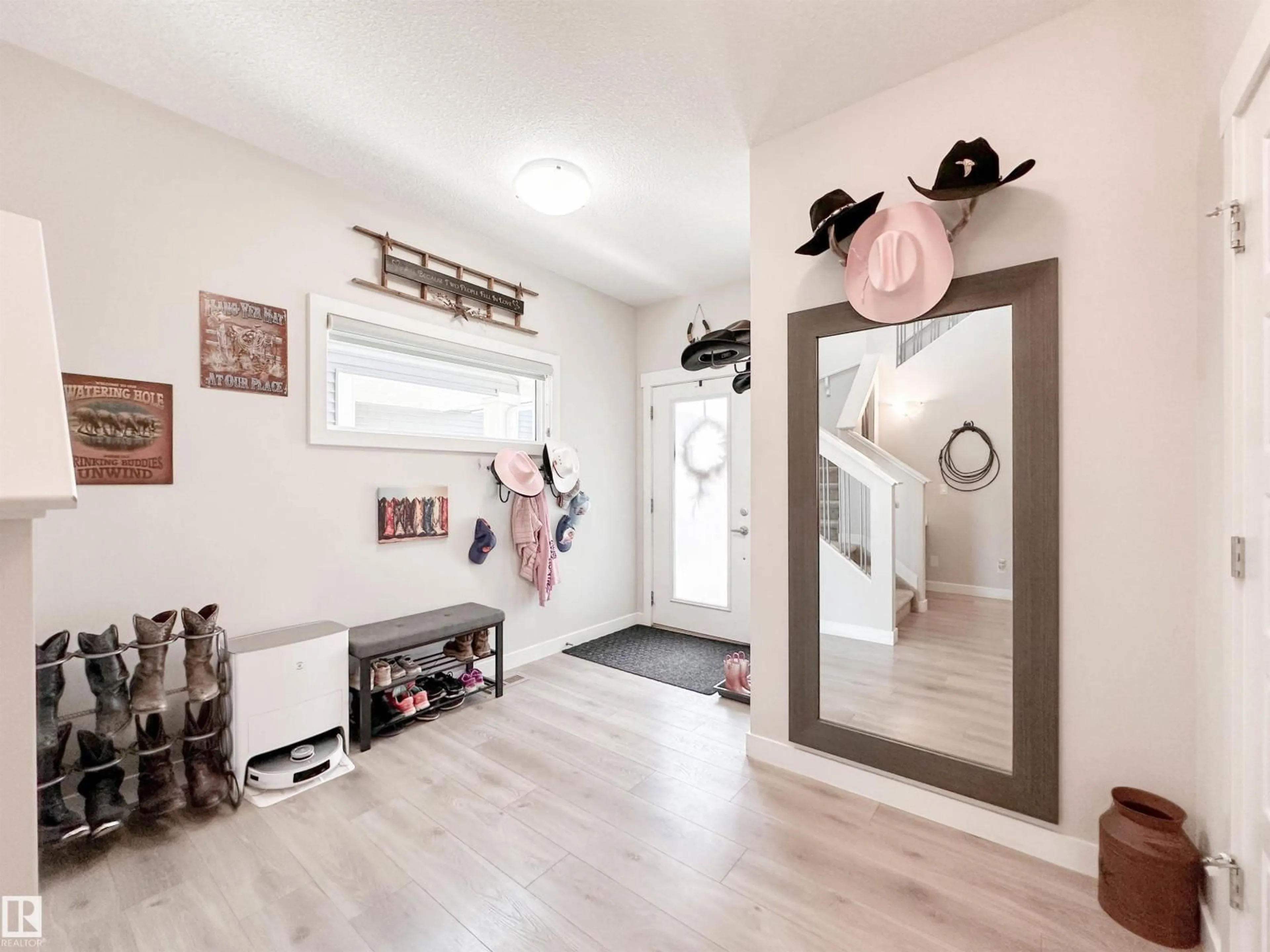 Indoor entryway for 103 JOYAL WY, St. Albert Alberta T8N7V5