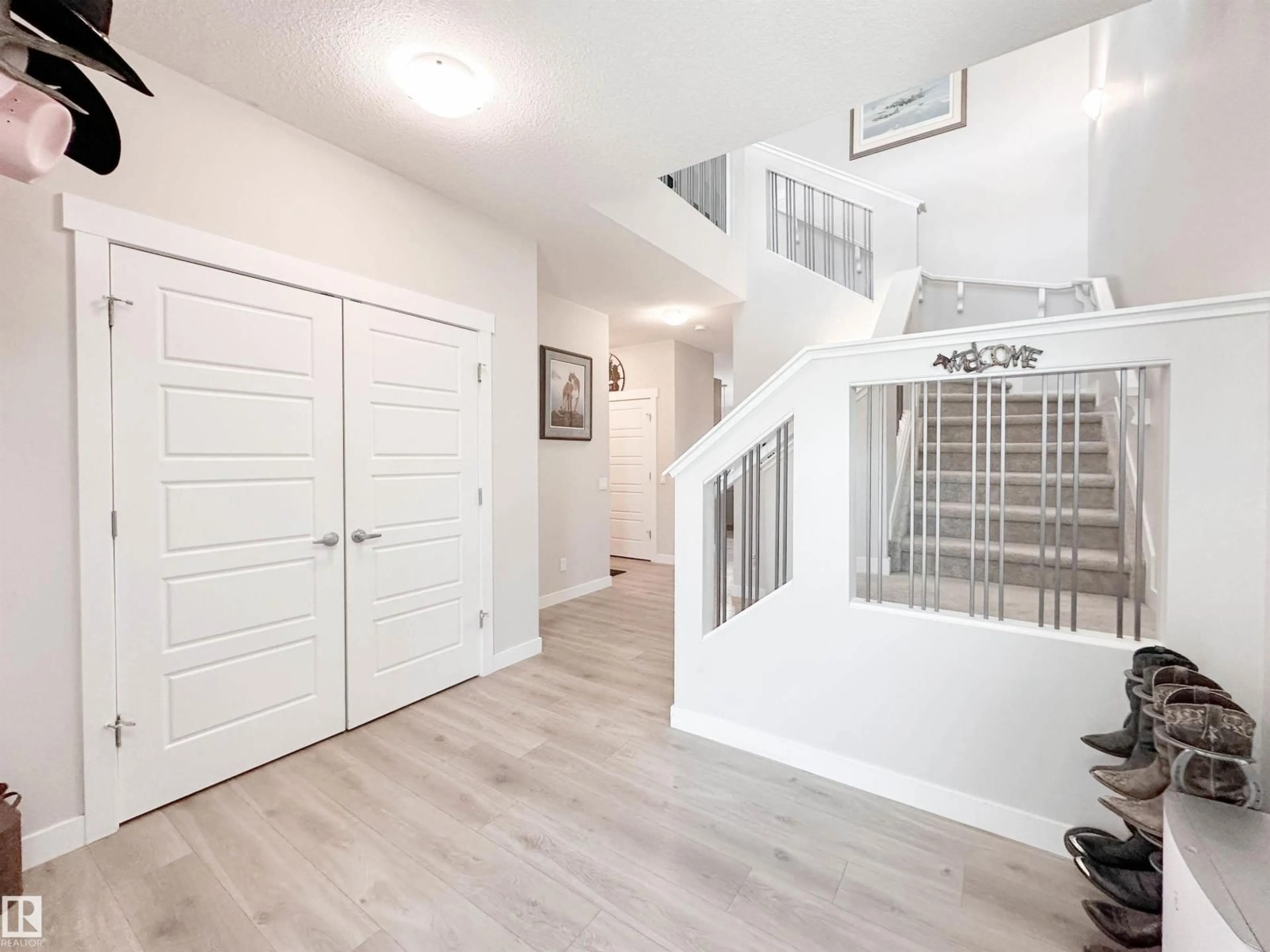 Indoor entryway for 103 JOYAL WY, St. Albert Alberta T8N7V5