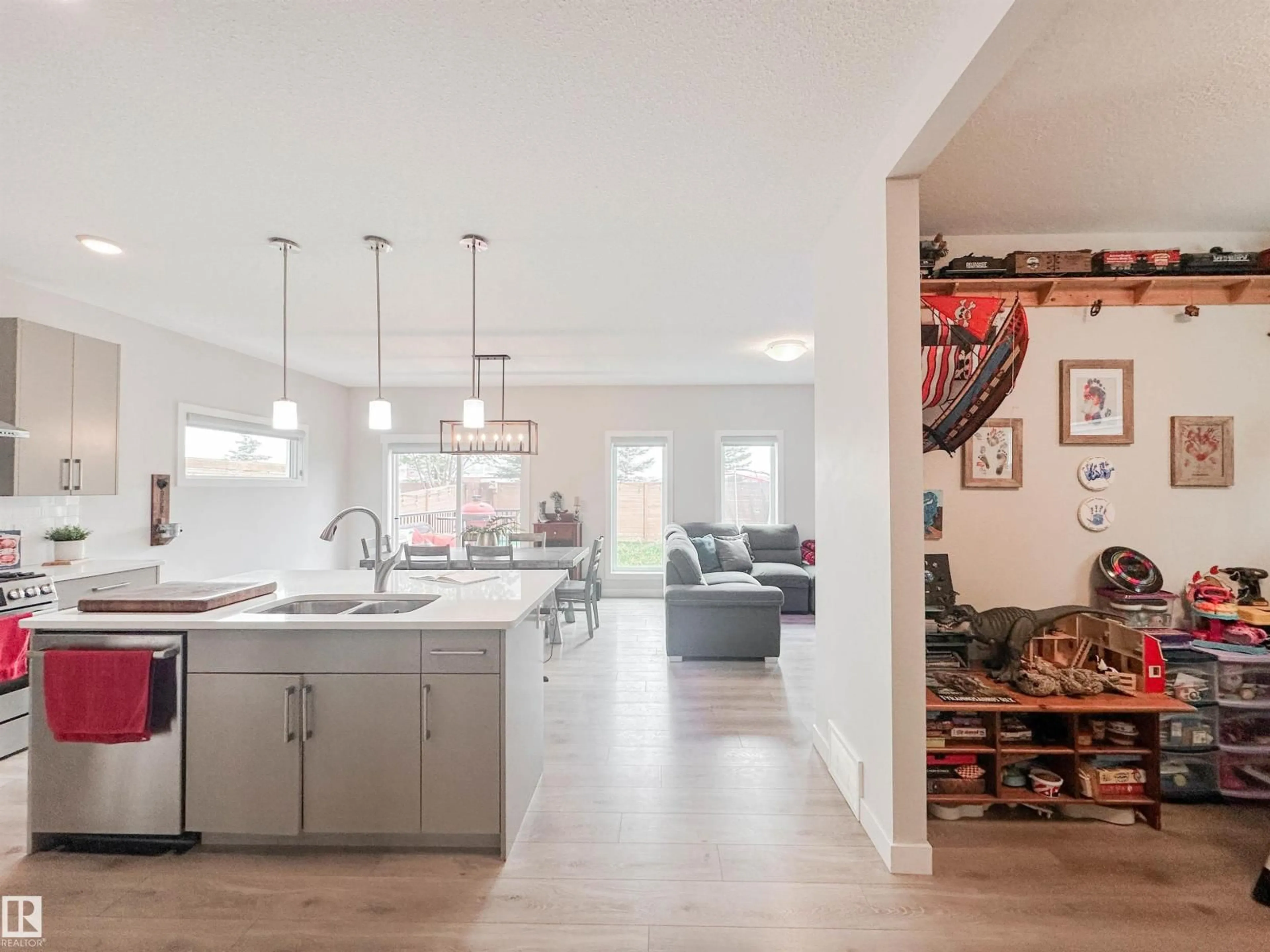 Open concept kitchen, ceramic/tile floor for 103 JOYAL WY, St. Albert Alberta T8N7V5