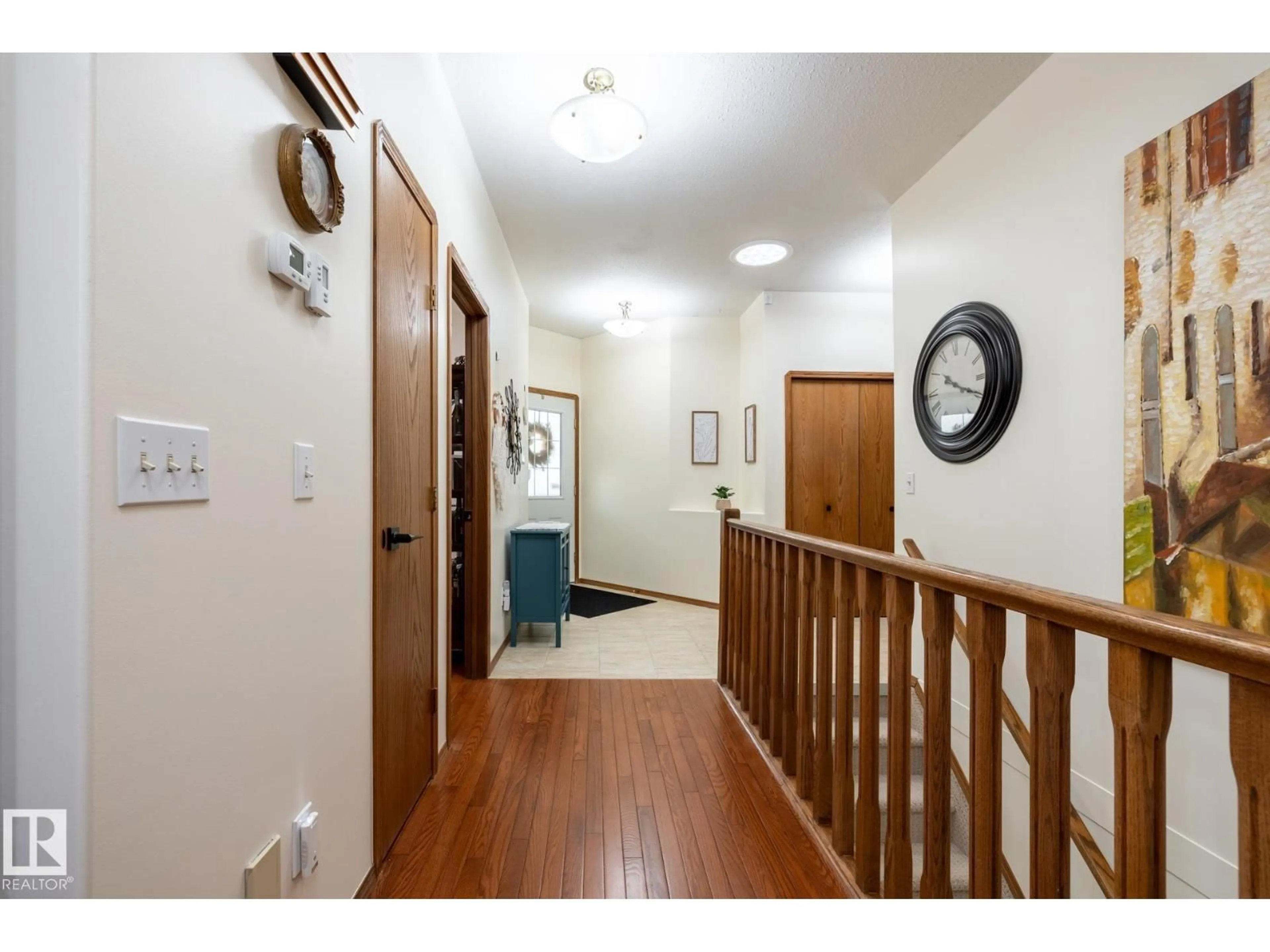 Indoor foyer for 9 - 6 DEER PARK DR, Spruce Grove Alberta T7X4H8