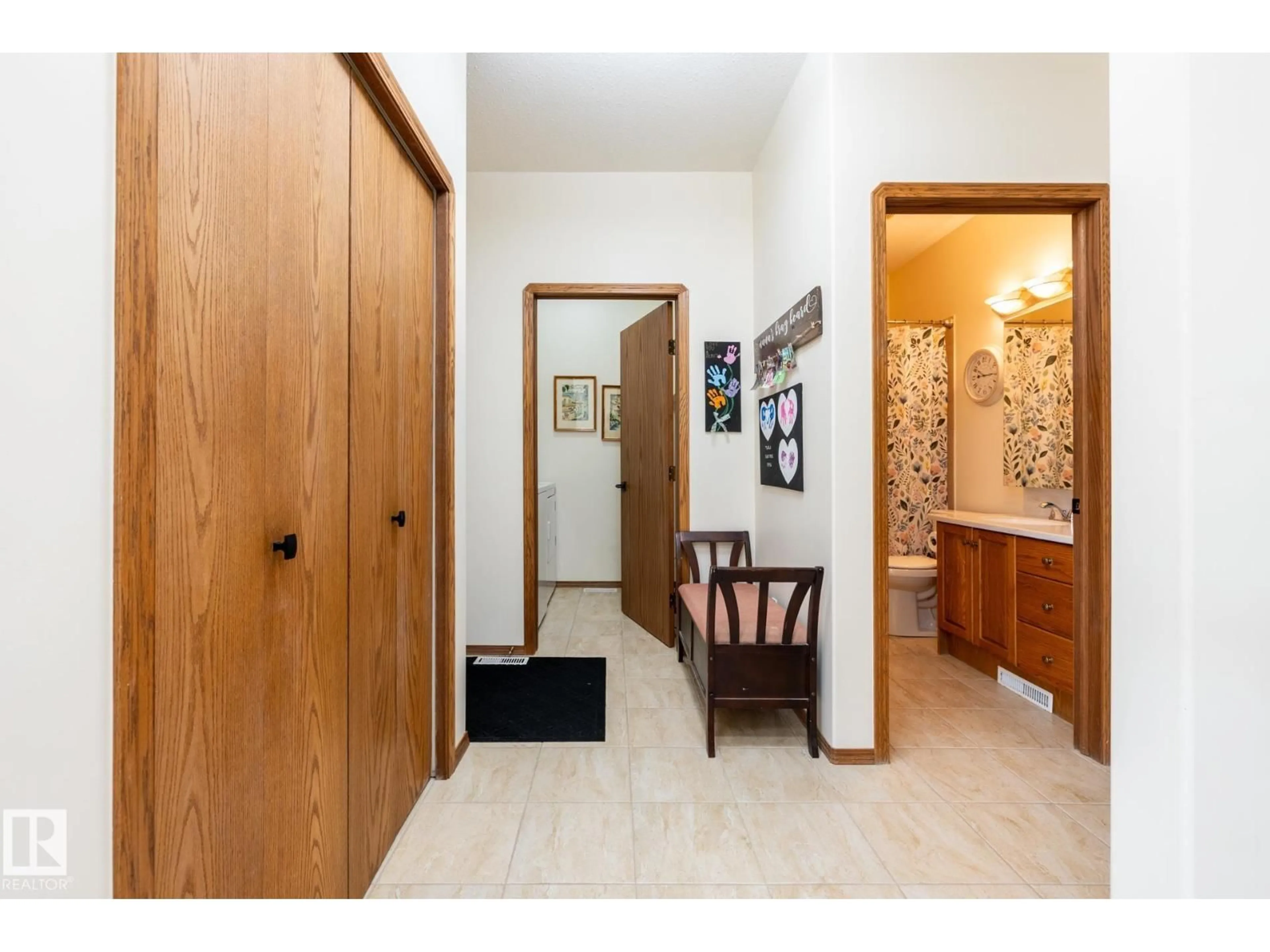 Indoor entryway for 9 - 6 DEER PARK DR, Spruce Grove Alberta T7X4H8