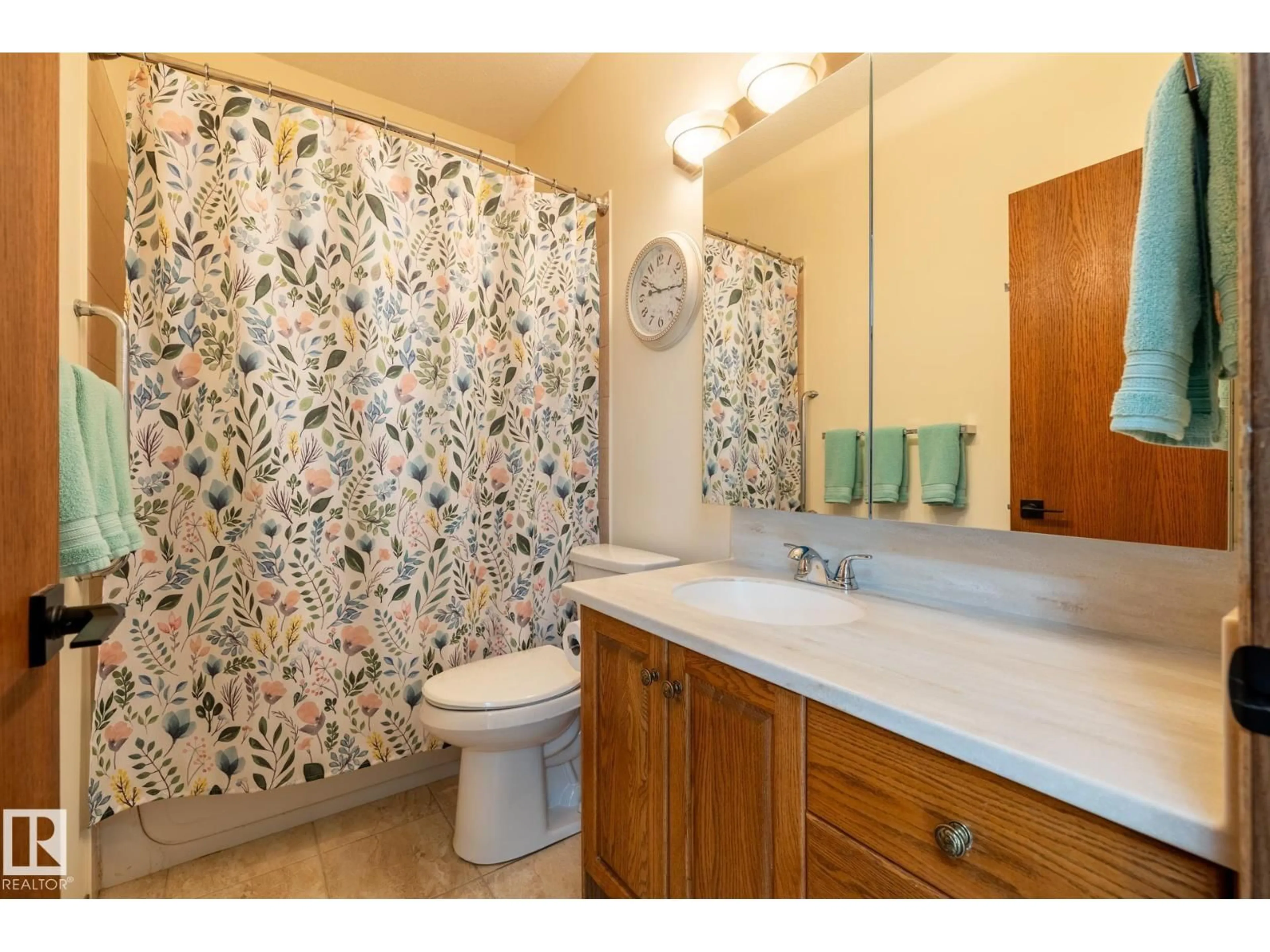 Standard bathroom, ceramic/tile floor for 9 - 6 DEER PARK DR, Spruce Grove Alberta T7X4H8