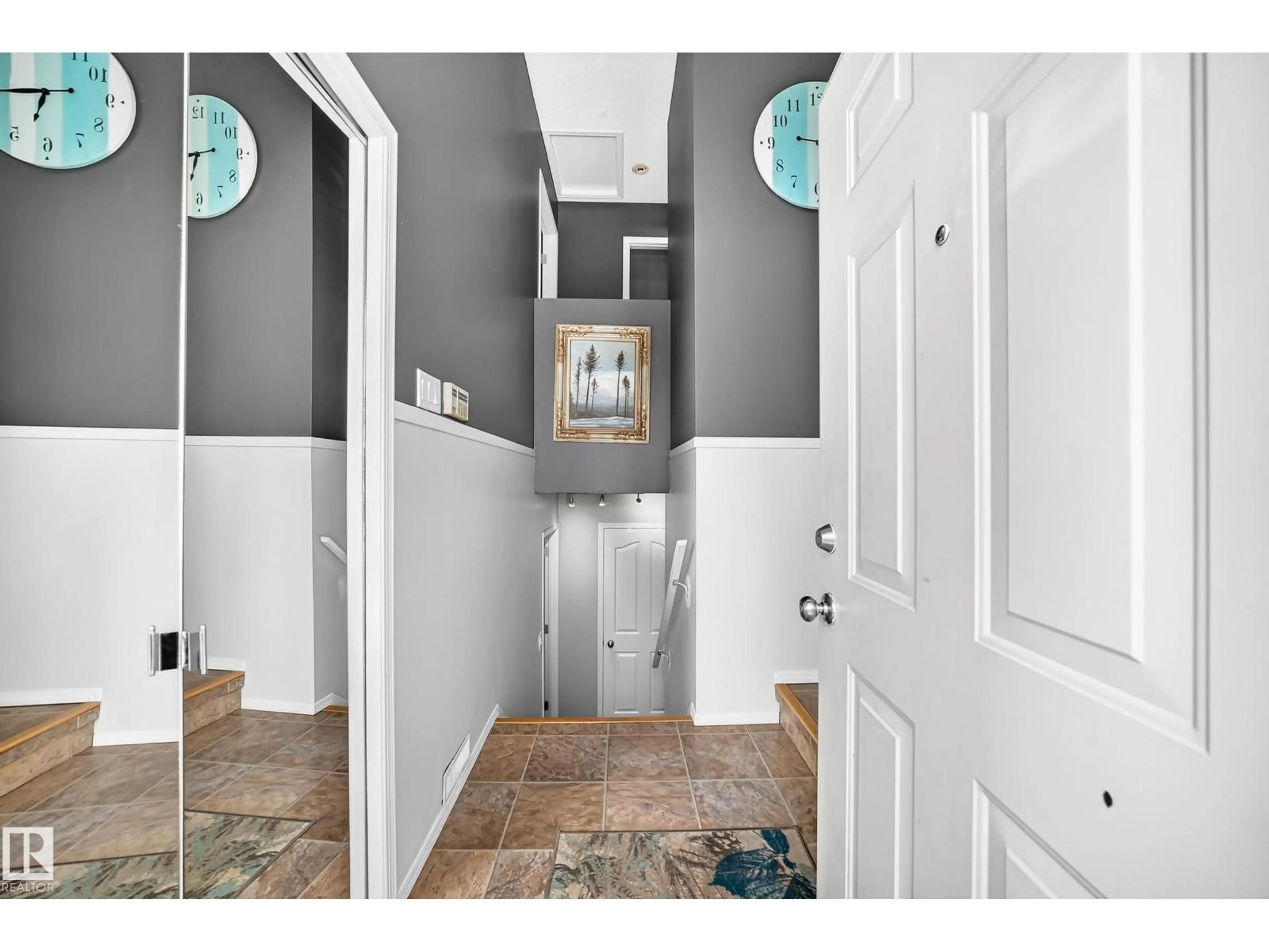 Indoor entryway for 11 KIRKWOOD WY, Edmonton Alberta T6L6W9