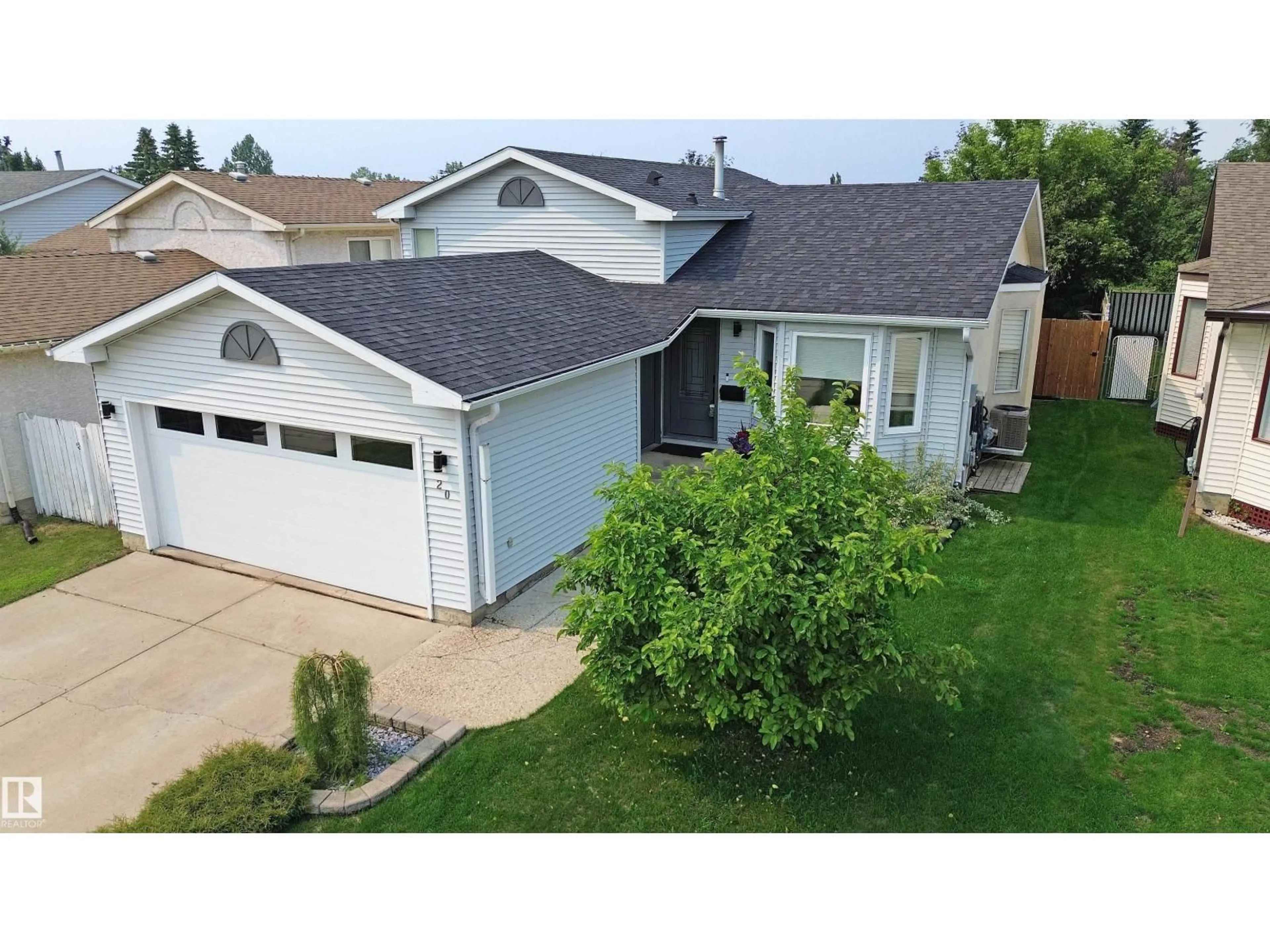 Home with vinyl exterior material, street for 20 ABERDEEN WY, Stony Plain Alberta T7Z1K1