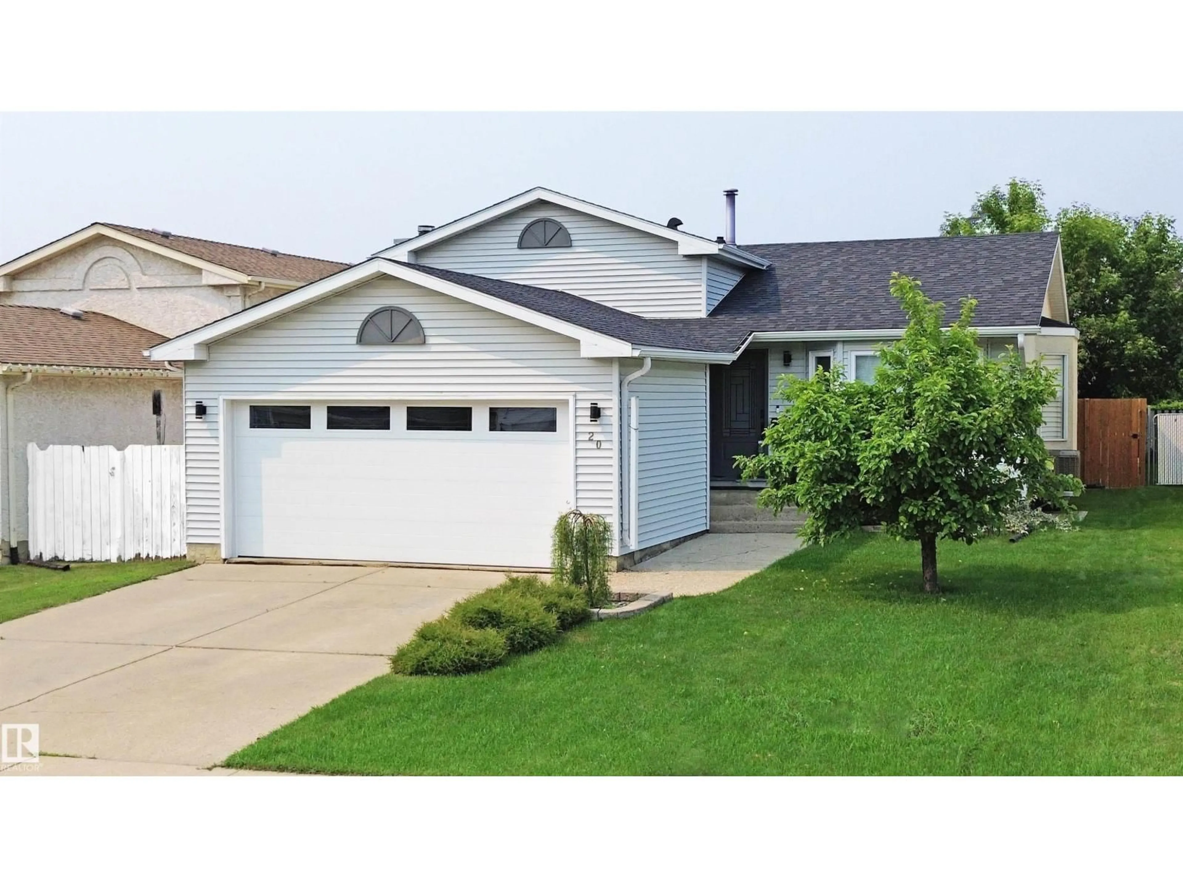 Home with vinyl exterior material, street for 20 ABERDEEN WY, Stony Plain Alberta T7Z1K1