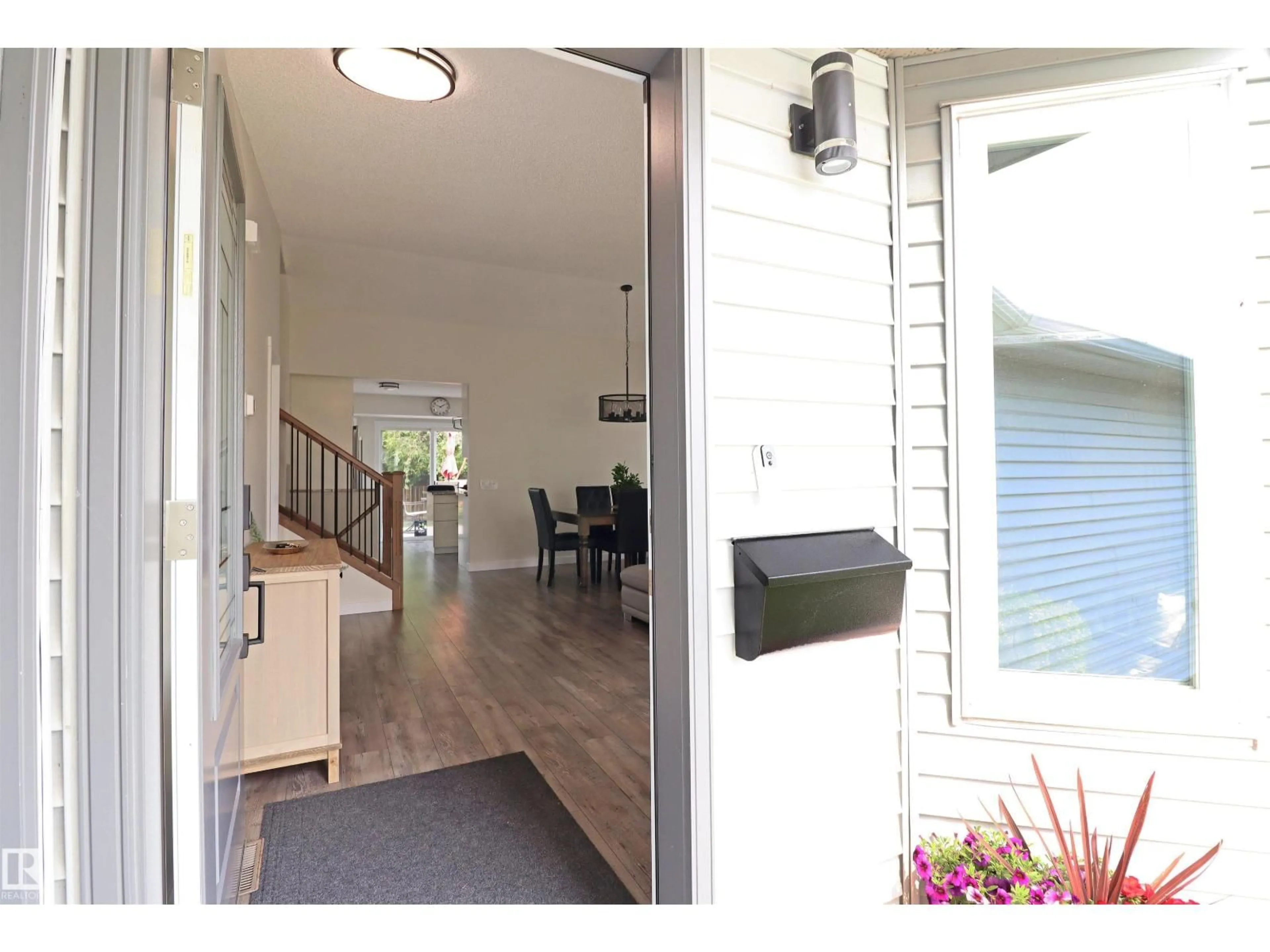 Indoor entryway for 20 ABERDEEN WY, Stony Plain Alberta T7Z1K1