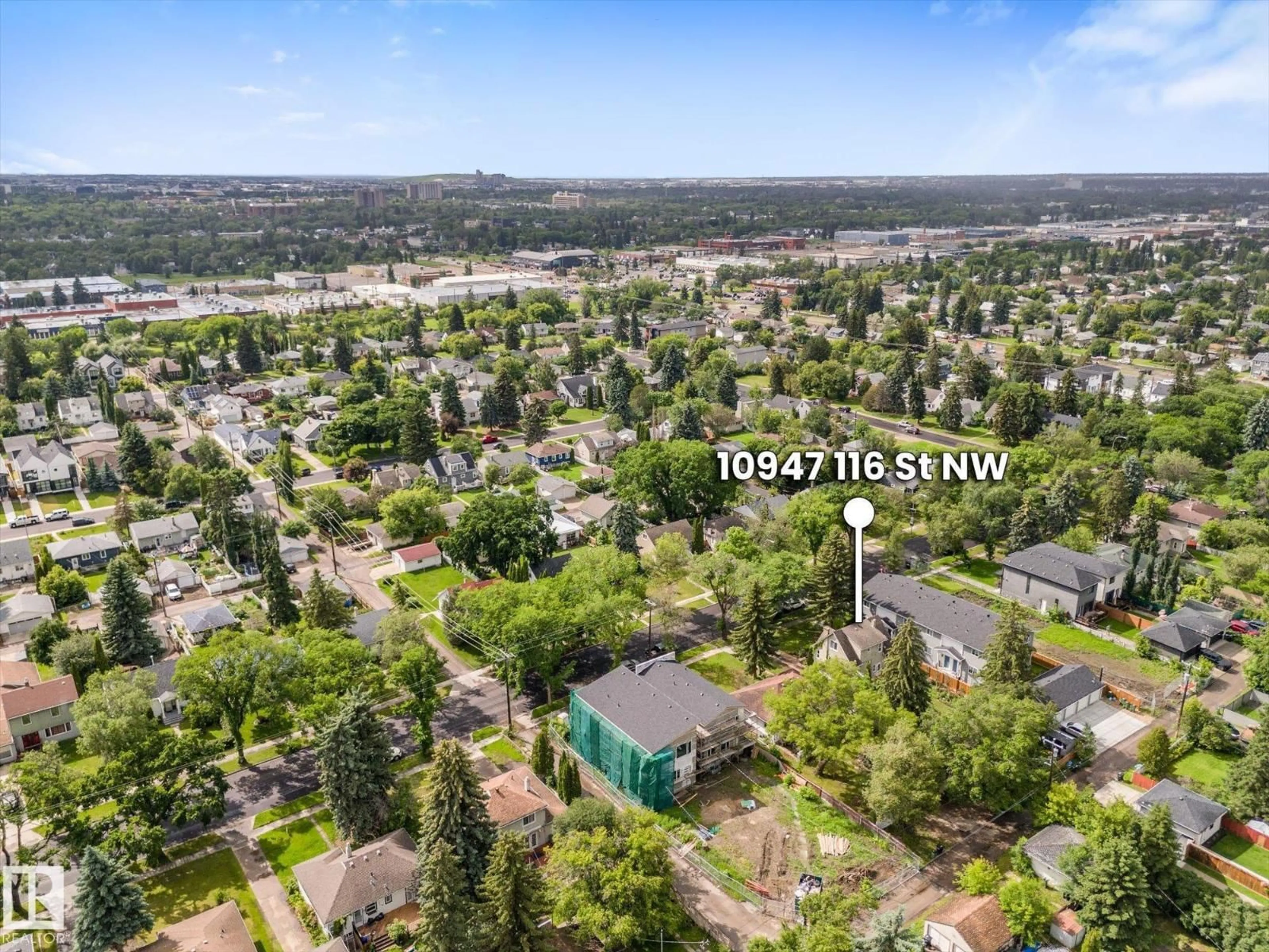 A pic from outside/outdoor area/front of a property/back of a property/a pic from drone, unknown for NW - 10947 116 ST, Edmonton Alberta T5H3M7