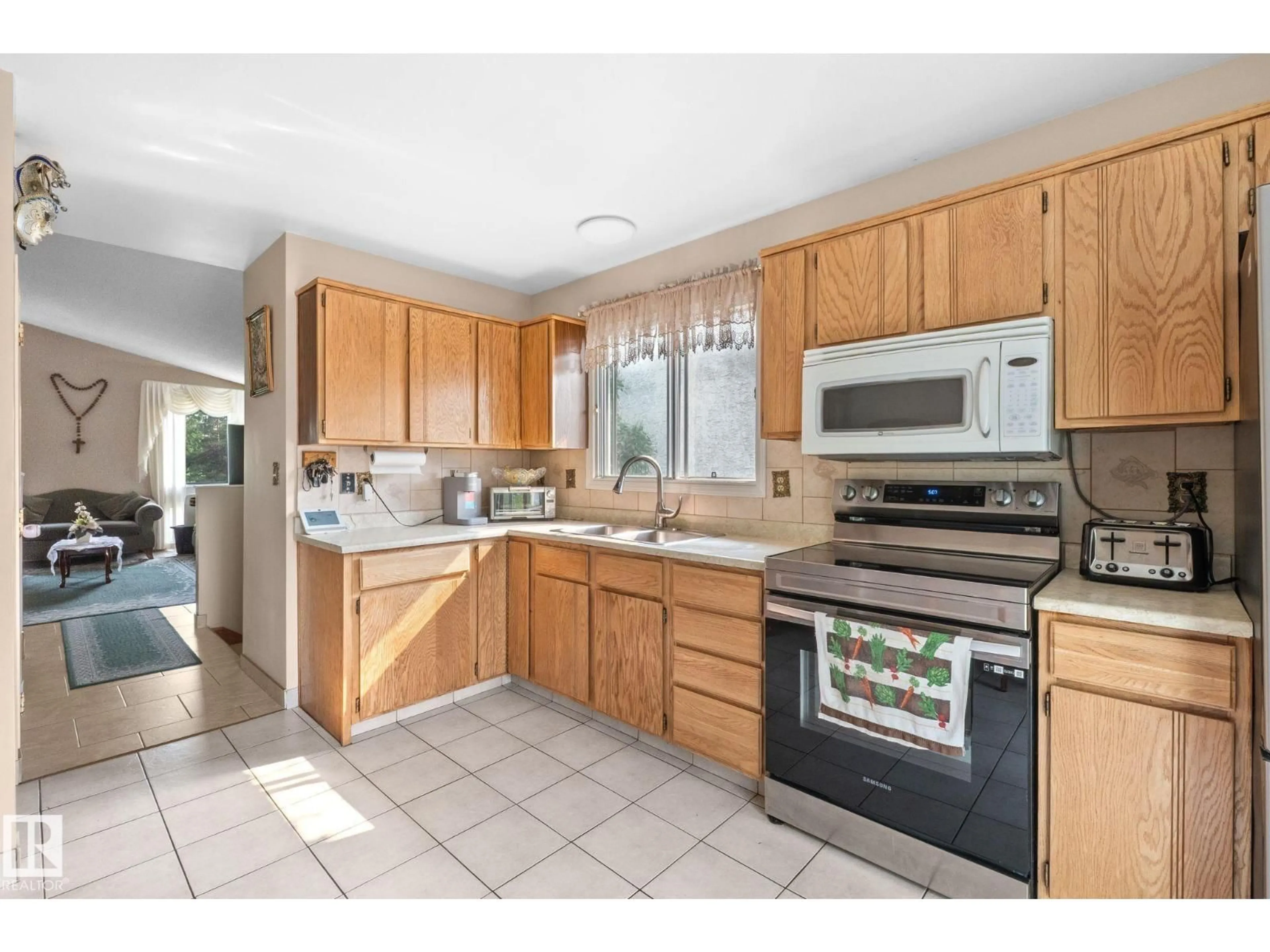 Standard kitchen, ceramic/tile floor for 18126 98 AV, Edmonton Alberta T5T3H6