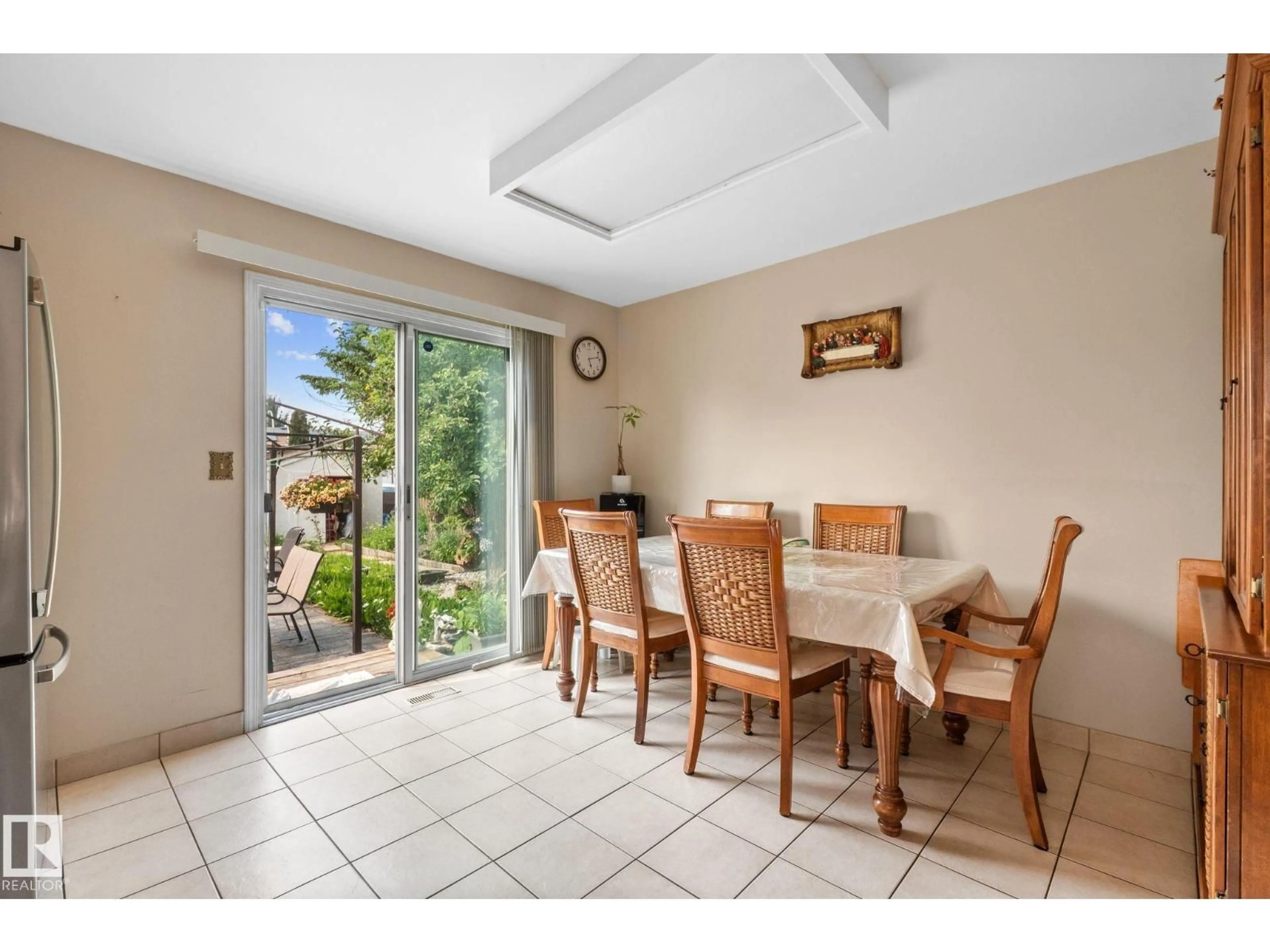 Dining room, ceramic/tile floor for 18126 98 AV, Edmonton Alberta T5T3H6