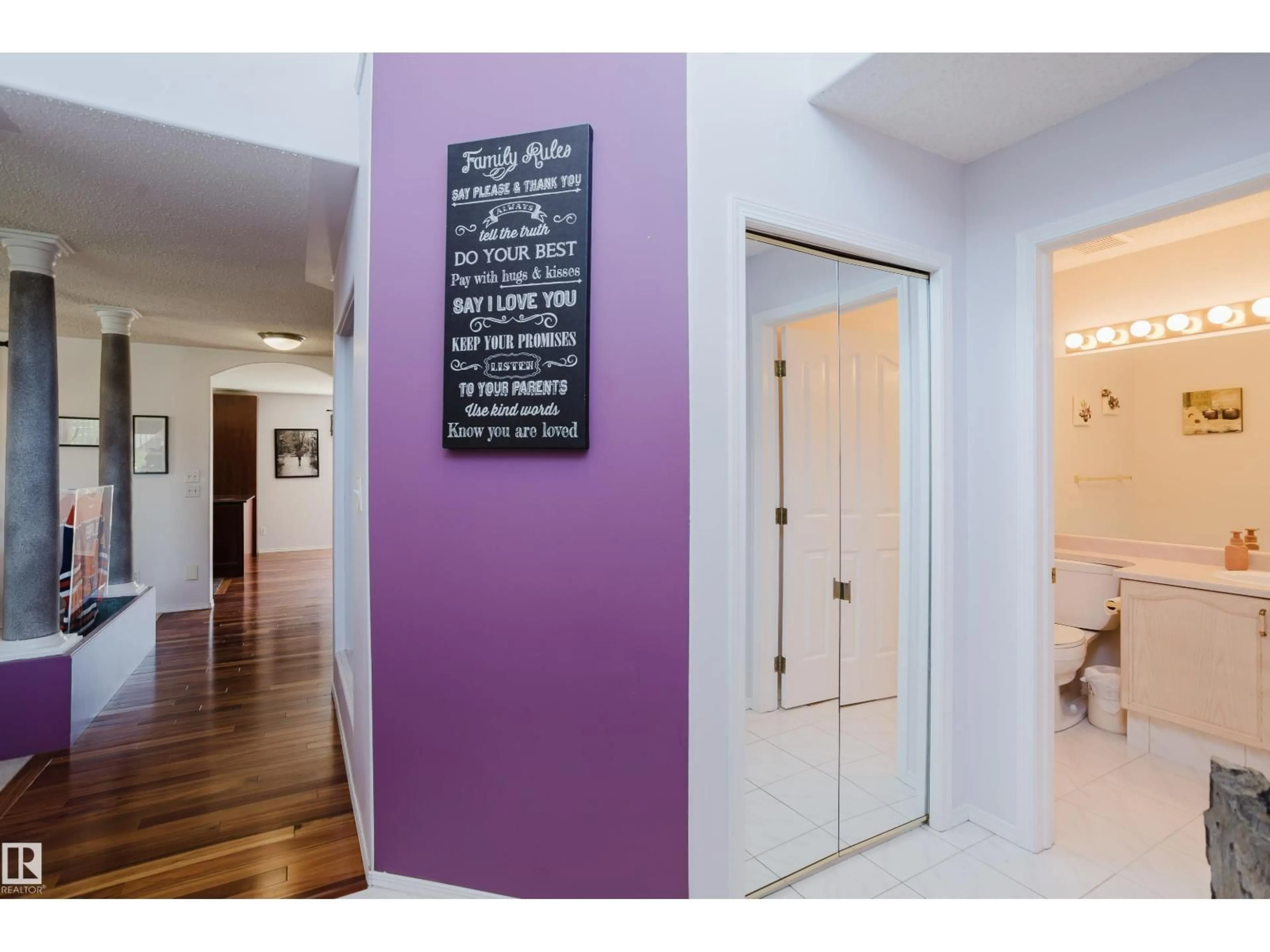 Indoor entryway for 4203 12 AV, Edmonton Alberta T6L6M5