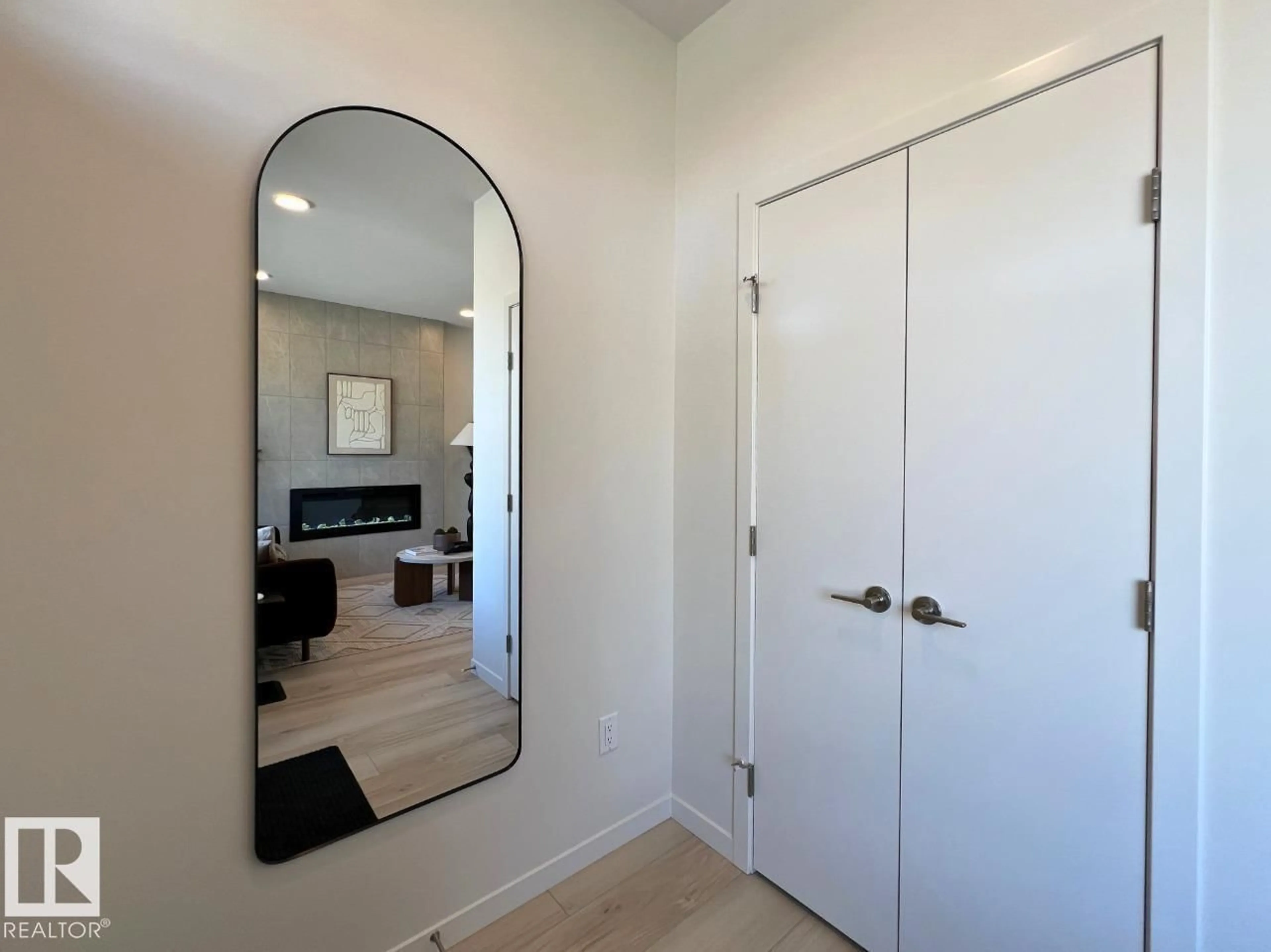 Indoor entryway for 8164 228 ST NW, Edmonton Alberta T5T4N5