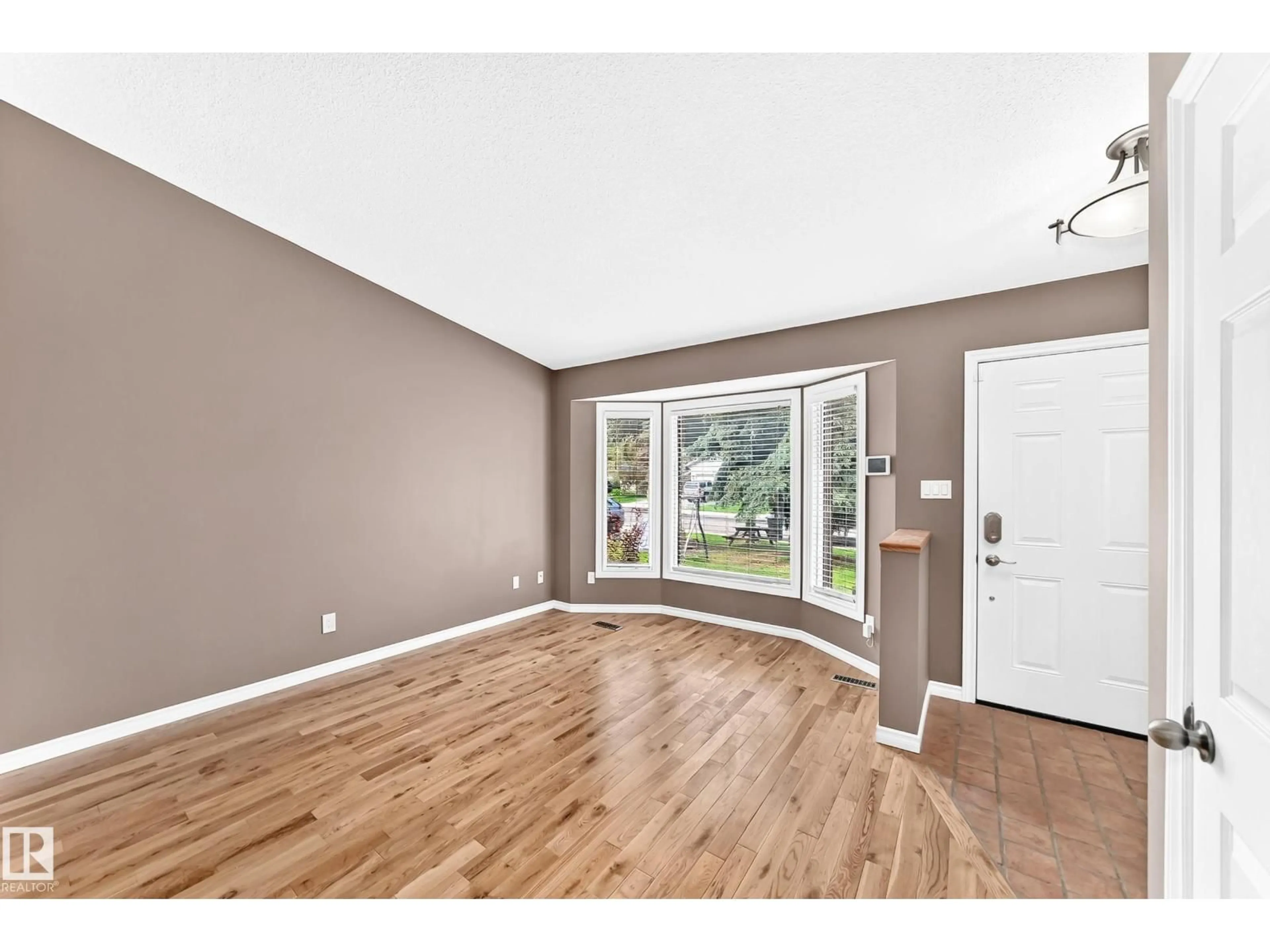 Indoor entryway for 1763 48A ST NW, Edmonton Alberta T6L2Y2