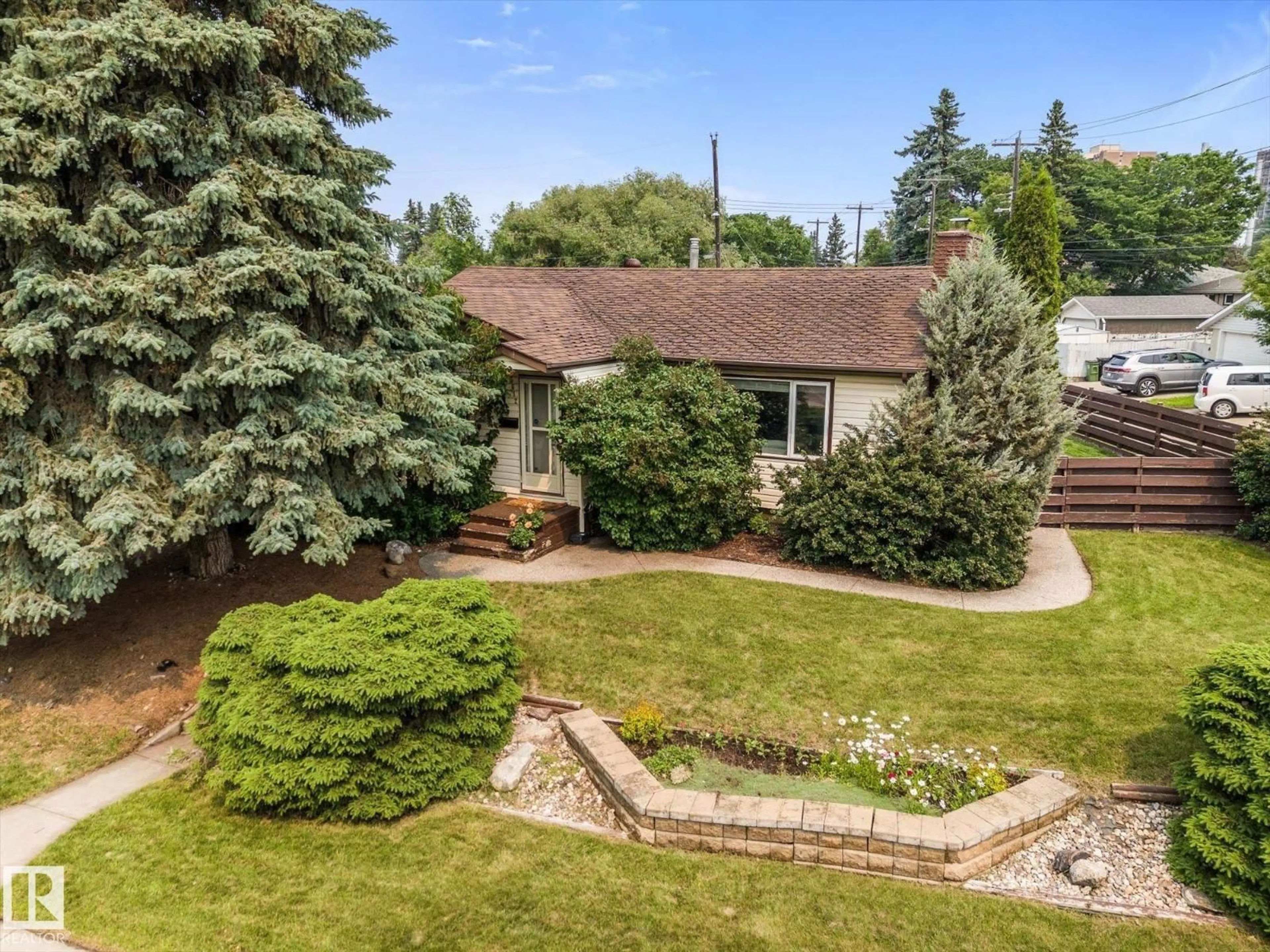 A pic from outside/outdoor area/front of a property/back of a property/a pic from drone, unknown for 15612 83 AV, Edmonton Alberta T5R3T7