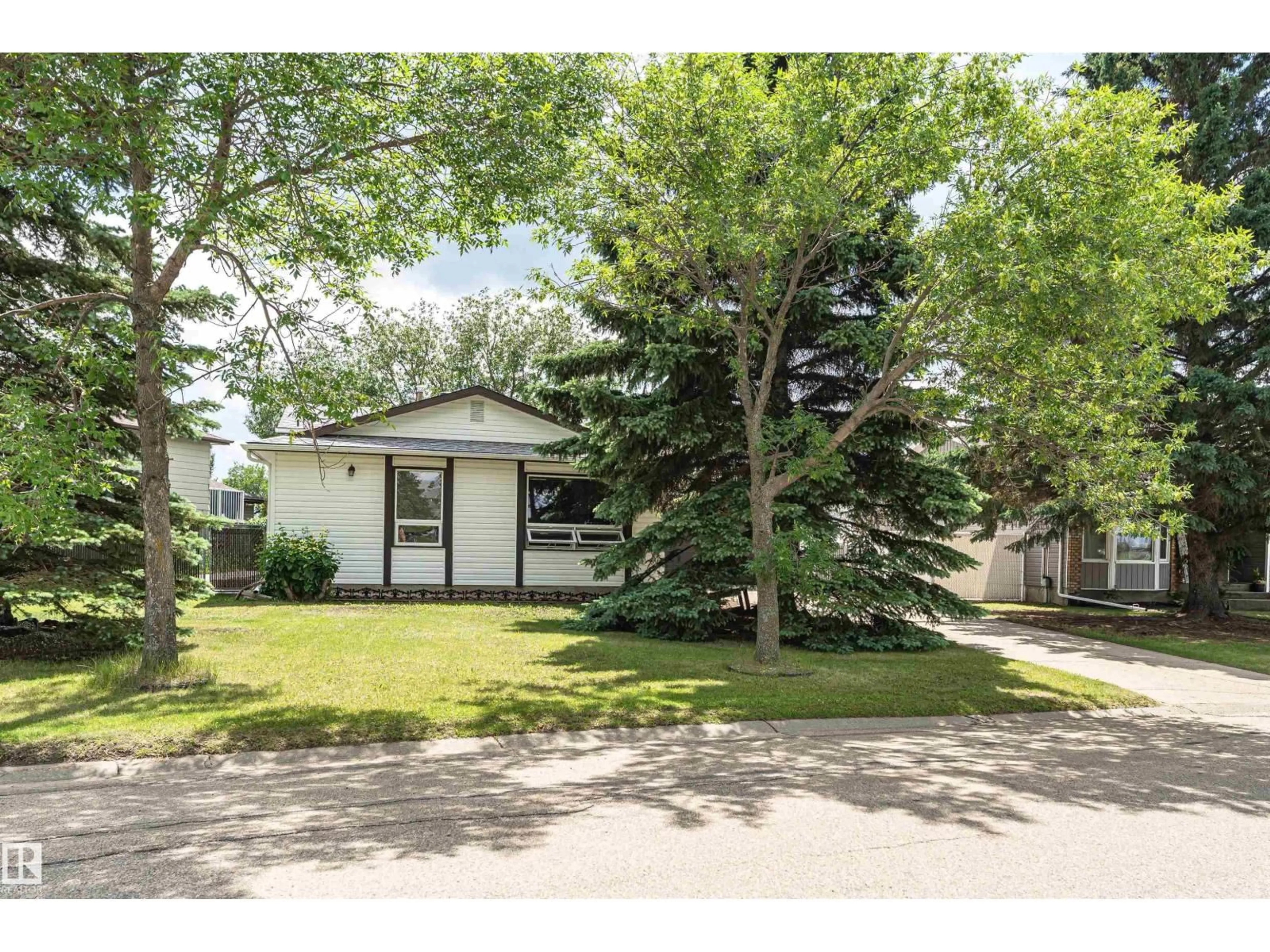 Home with vinyl exterior material, street for 505 SUNNYDALE RD, Morinville Alberta T8R1B4