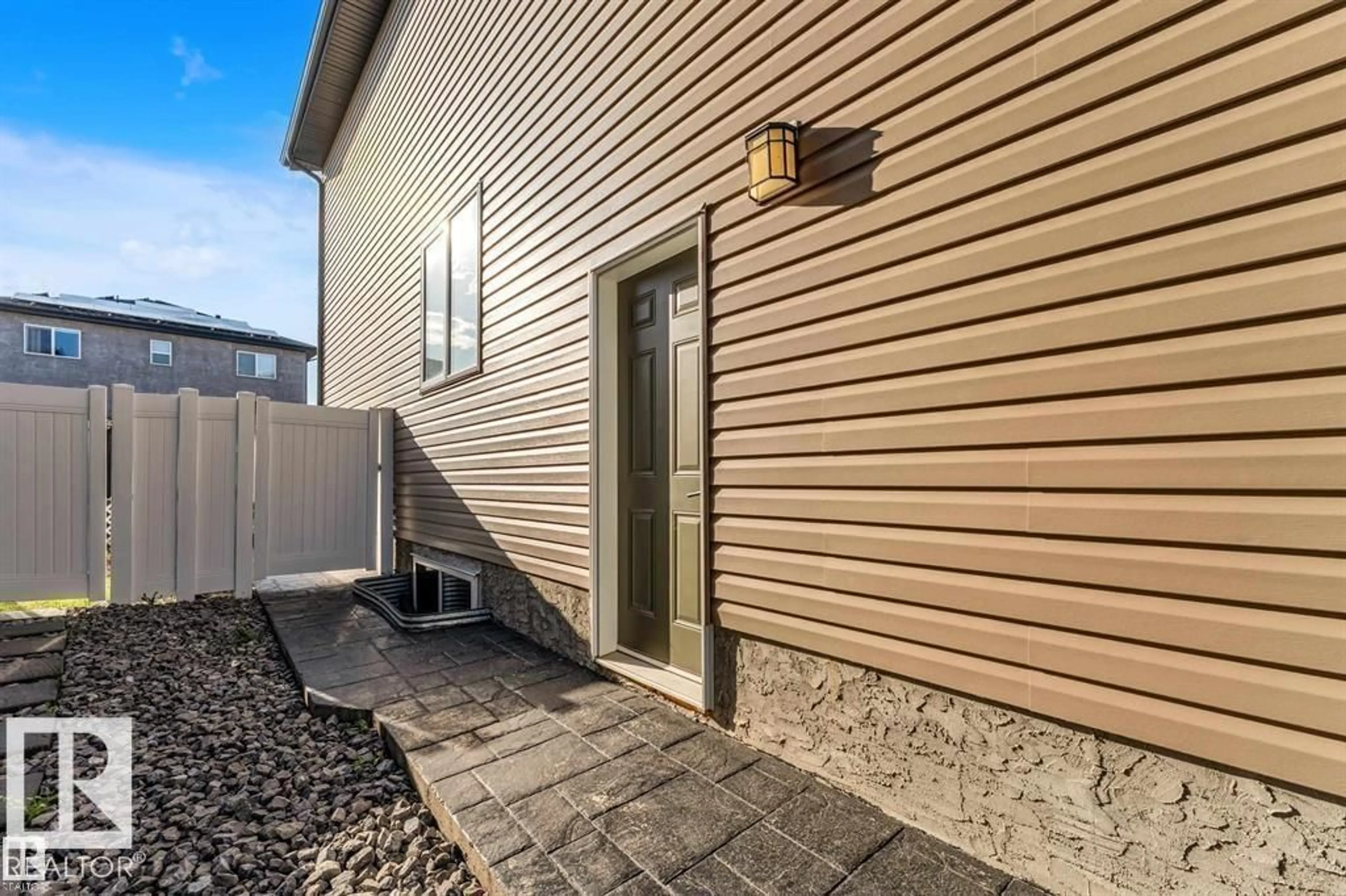 Patio, street for 16756 60 ST, Edmonton Alberta T5Y0W5