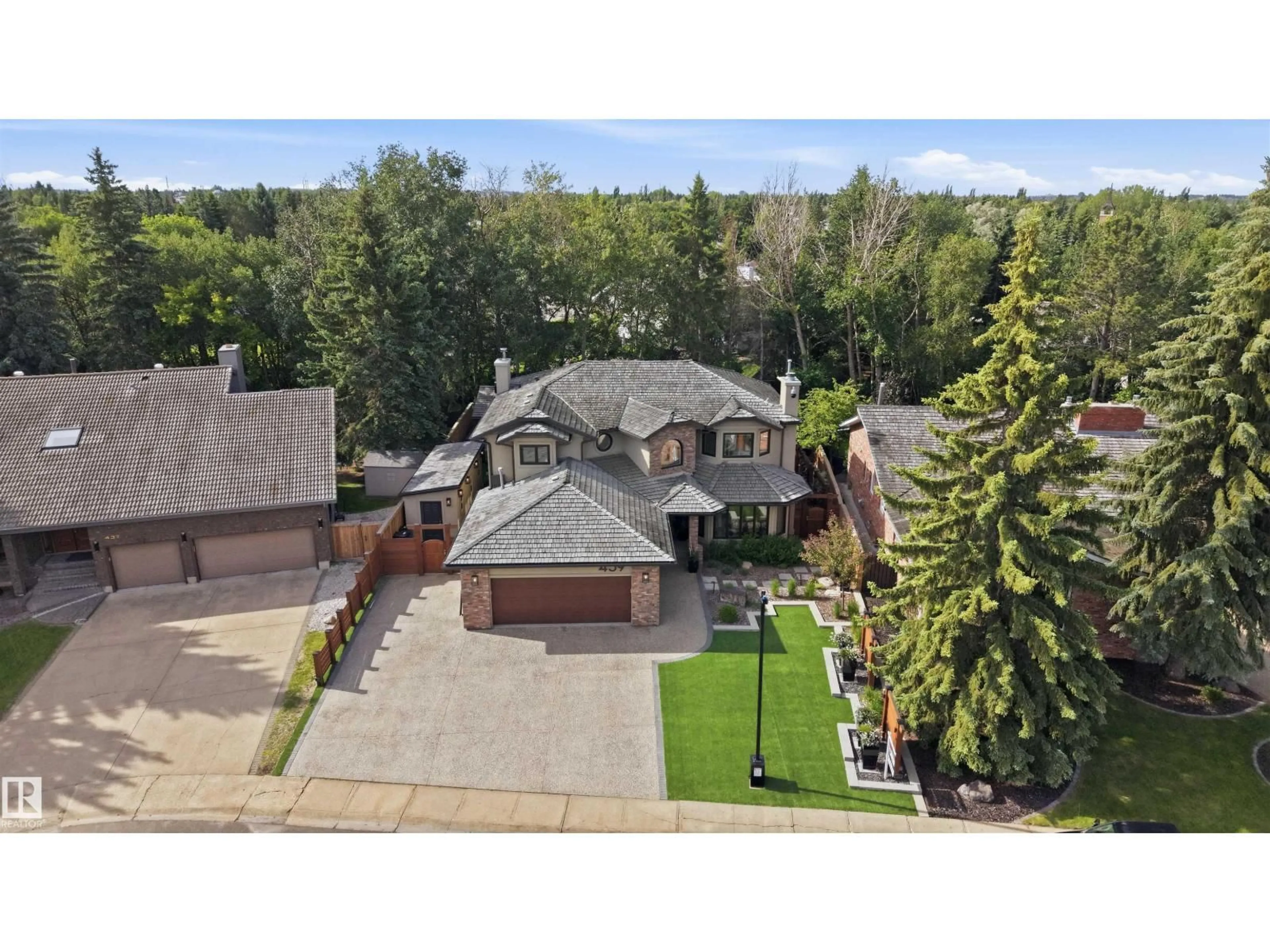 A pic from outside/outdoor area/front of a property/back of a property/a pic from drone, street for 439 ROONEY CR, Edmonton Alberta T6R1C5