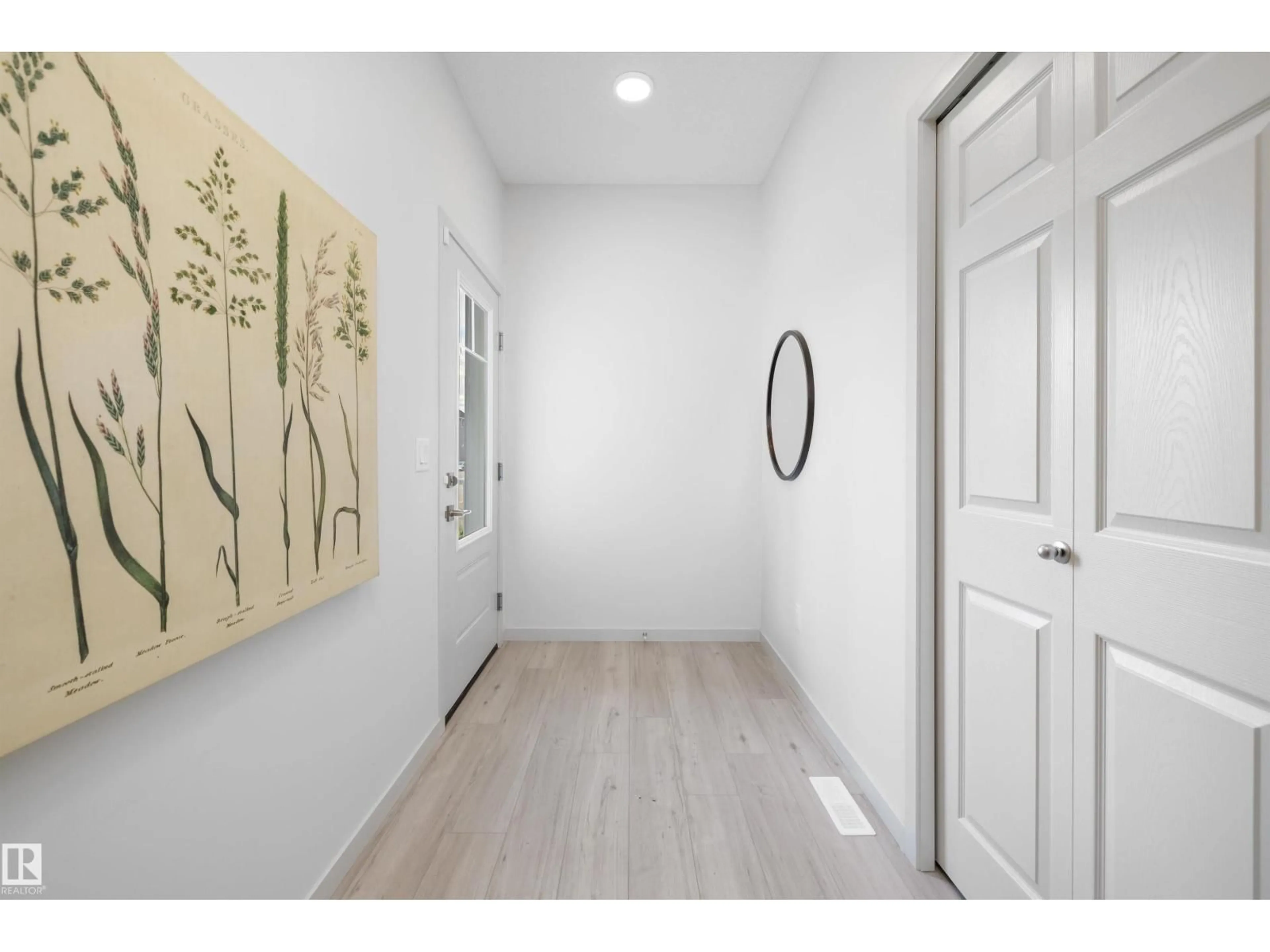 Indoor entryway for 17431 7 ST, Edmonton Alberta T5Y4E7