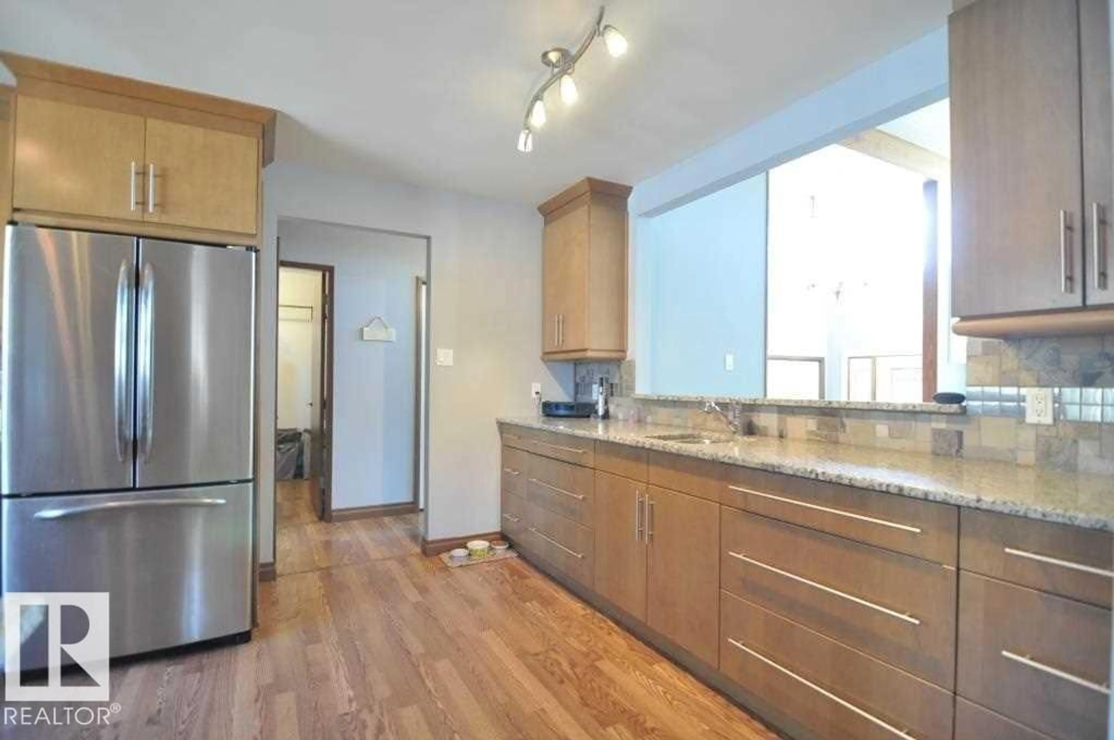 Standard kitchen, wood/laminate floor for NW - 13121 122 ST, Edmonton Alberta T5L0G2