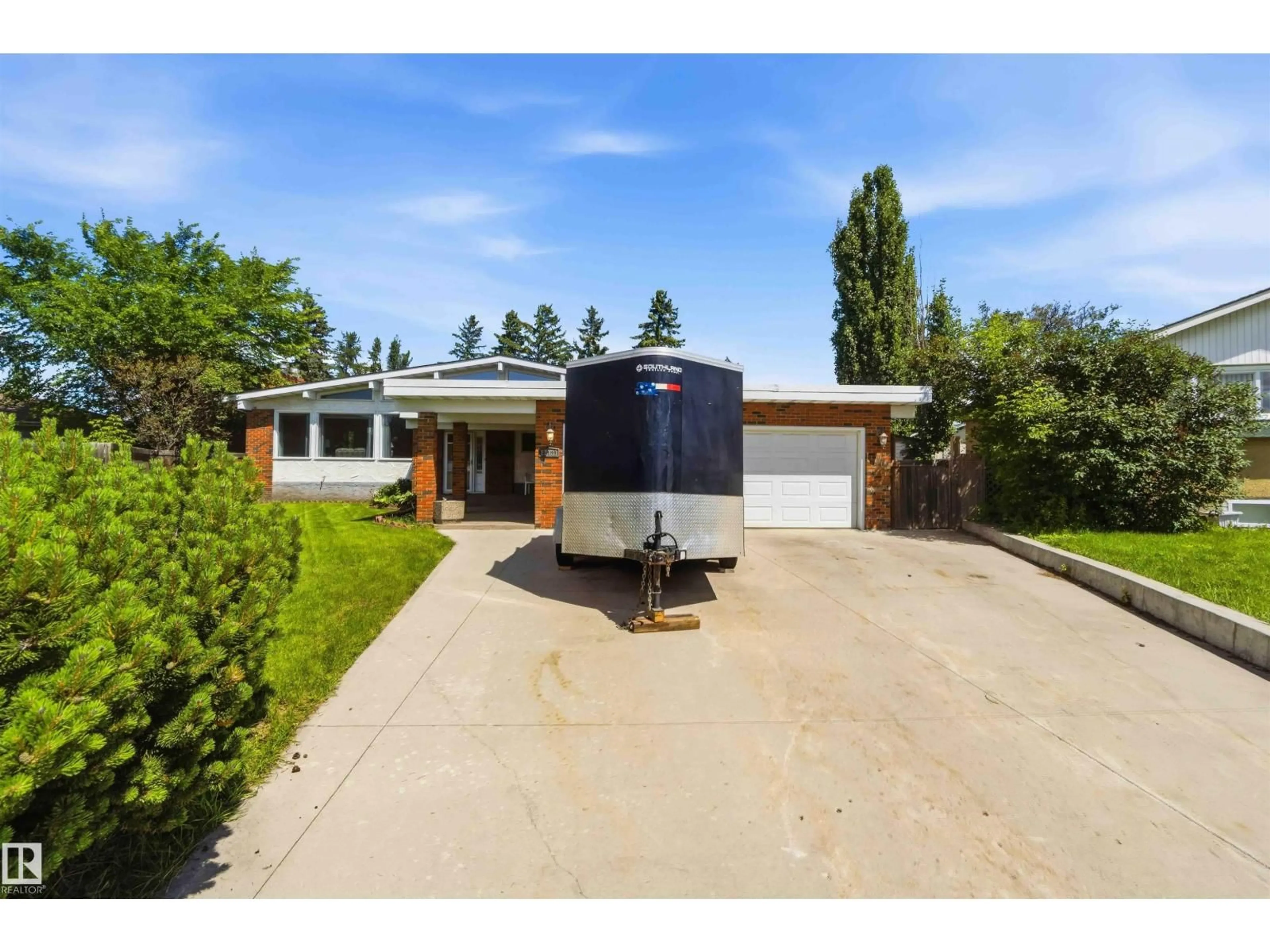 A pic from outside/outdoor area/front of a property/back of a property/a pic from drone, street for NW - 13121 122 ST, Edmonton Alberta T5L0G2