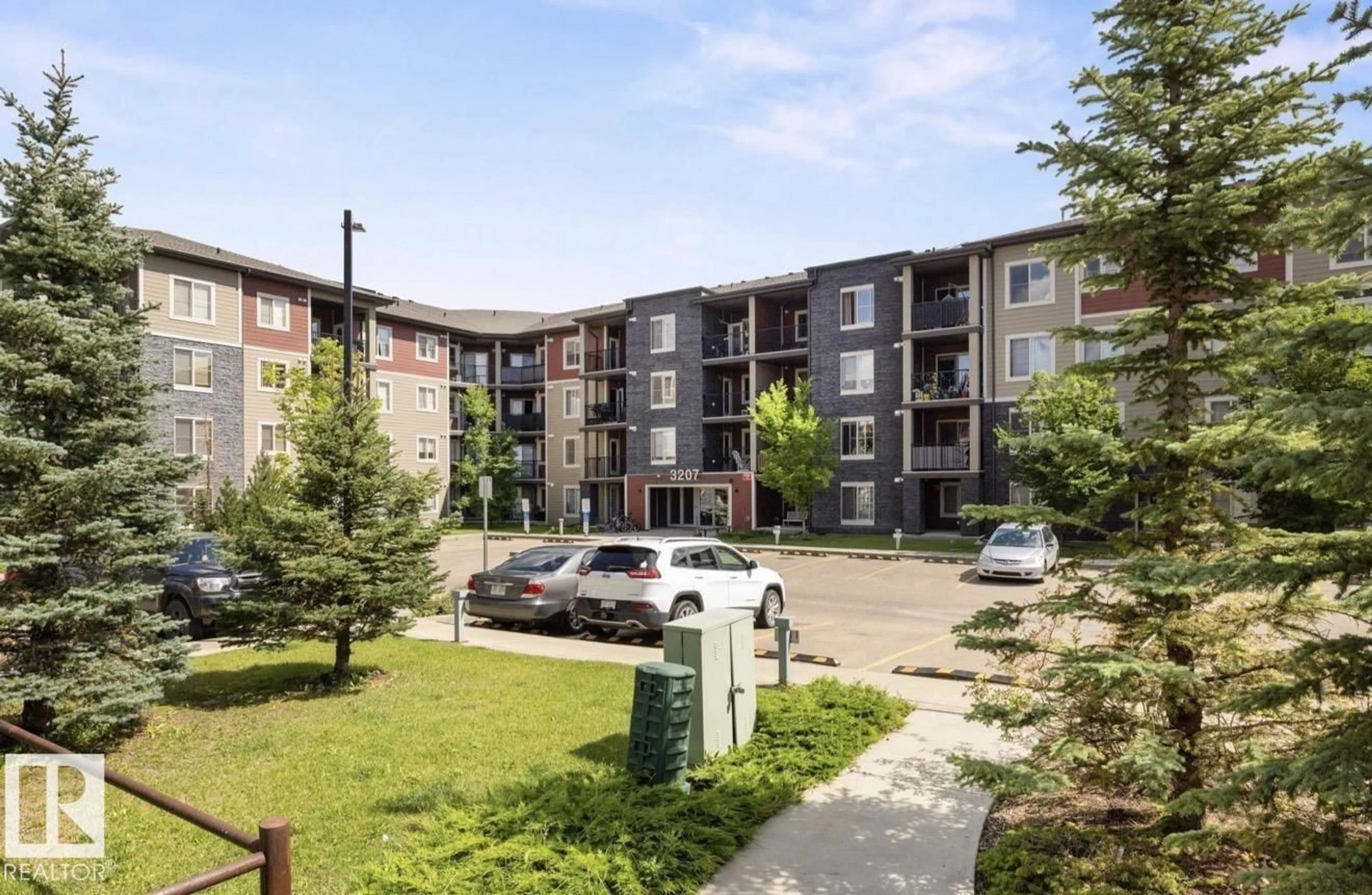 Patio, unknown for #211 - 3207 JAMES MOWATT TRAIL SW, Edmonton Alberta T6W3L6
