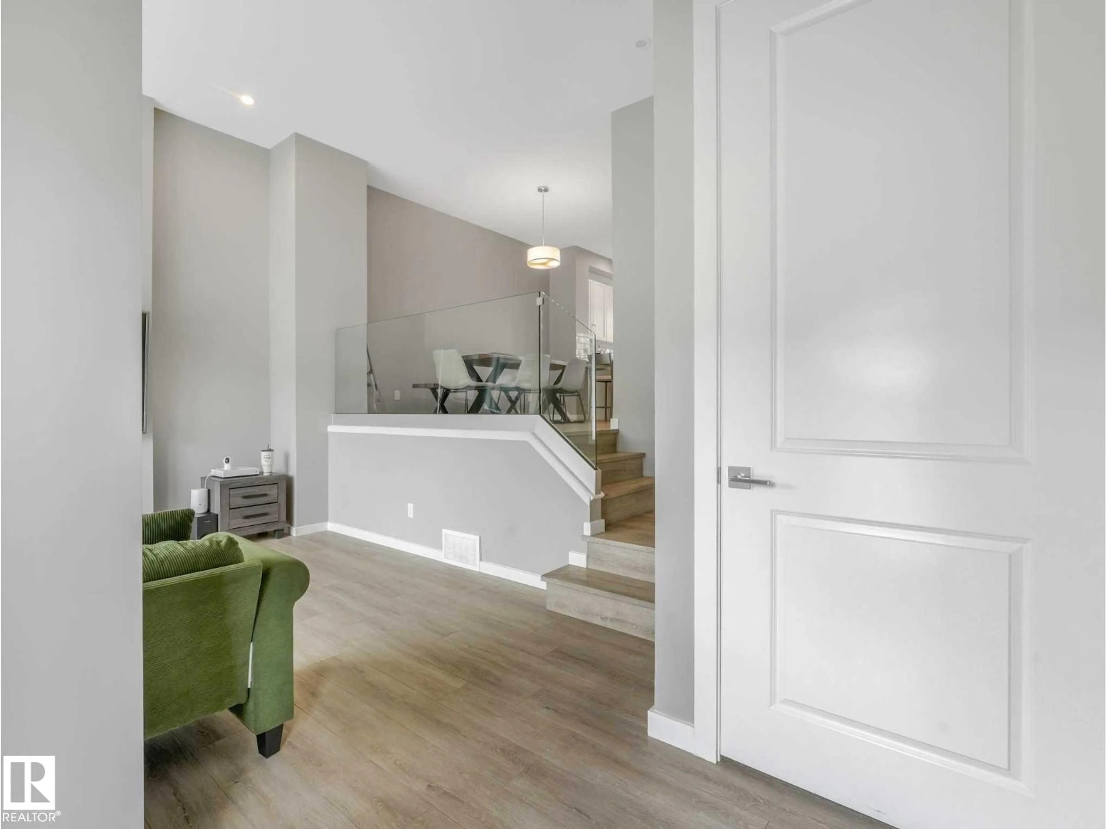 Indoor entryway for 516 35 ST, Edmonton Alberta T6X2W6