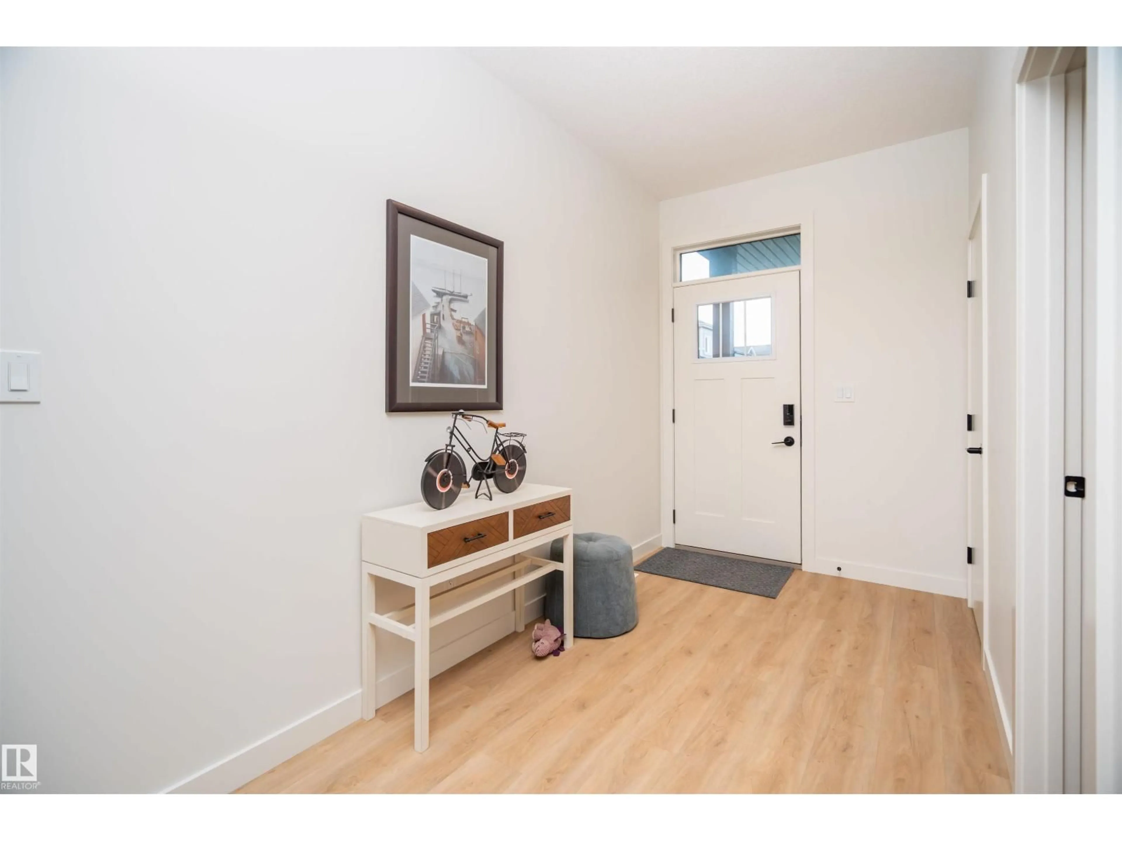 Indoor entryway for 1091 EATON RD, Edmonton Alberta T6M1M9