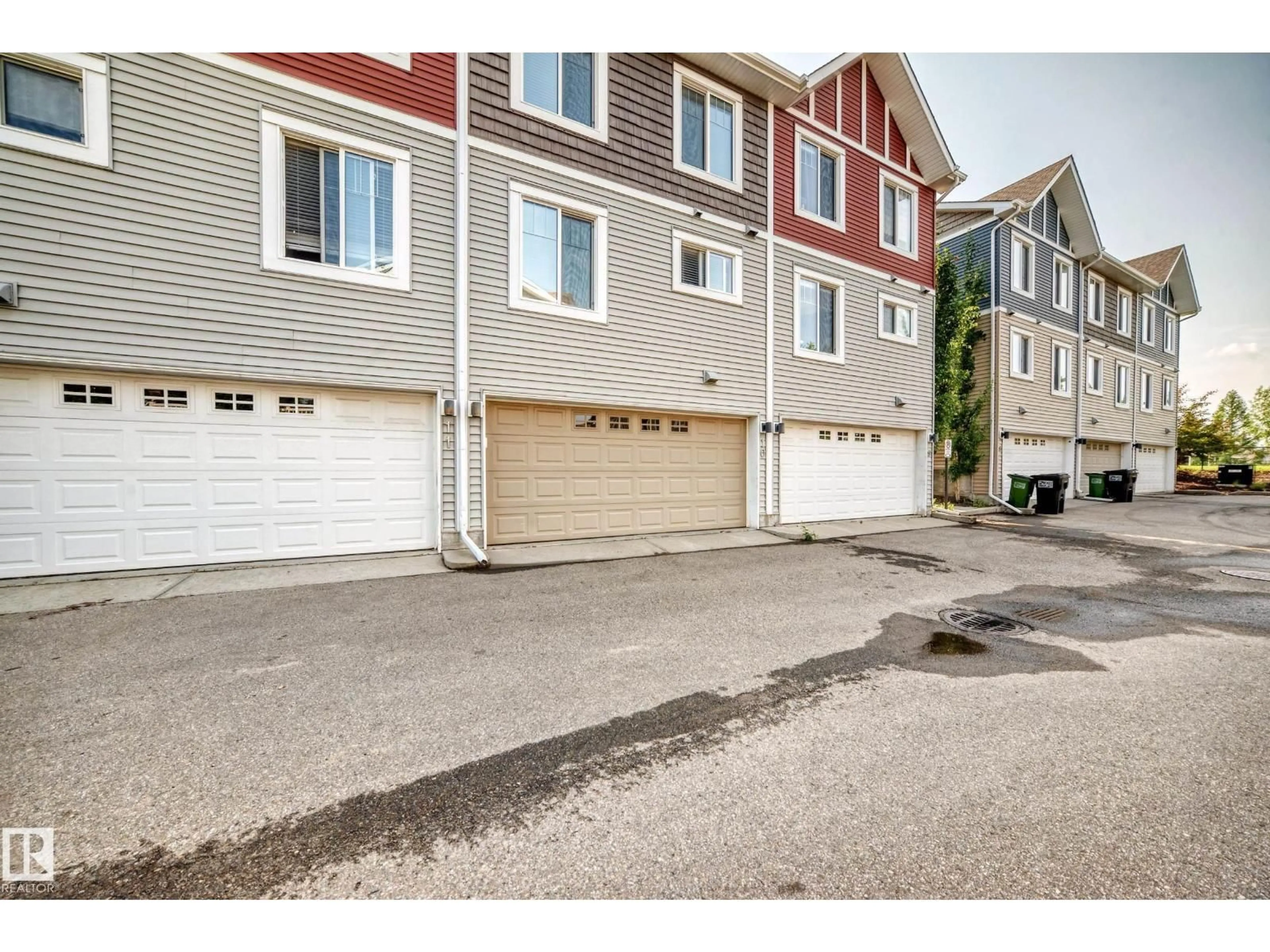 Indoor garage for 415 - 10 CLAREVIEW RD, Edmonton Alberta T5A0Z6