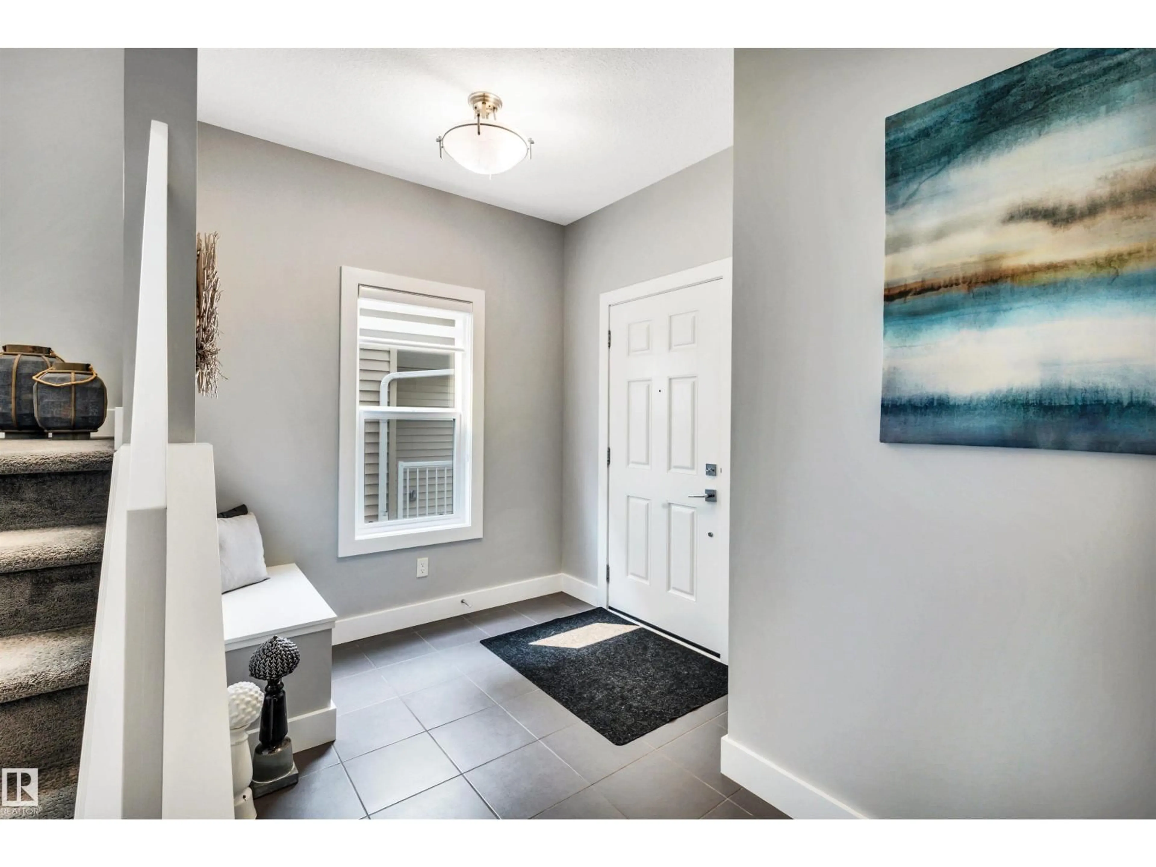 Indoor entryway for SW - 1939 79 ST, Edmonton Alberta T6X1W3