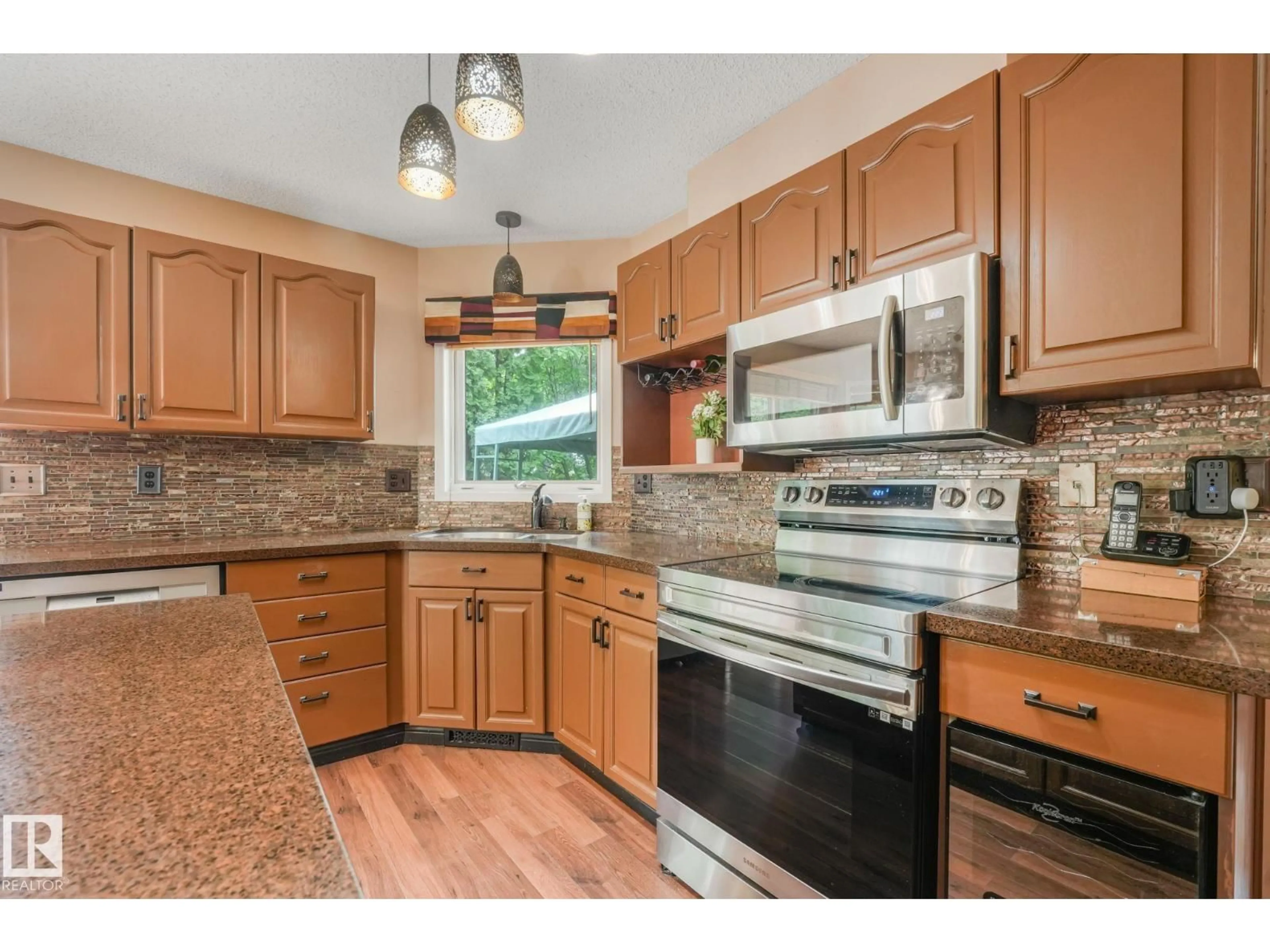 Standard kitchen, unknown for NW - 1004 110B ST, Edmonton Alberta T6J6P8