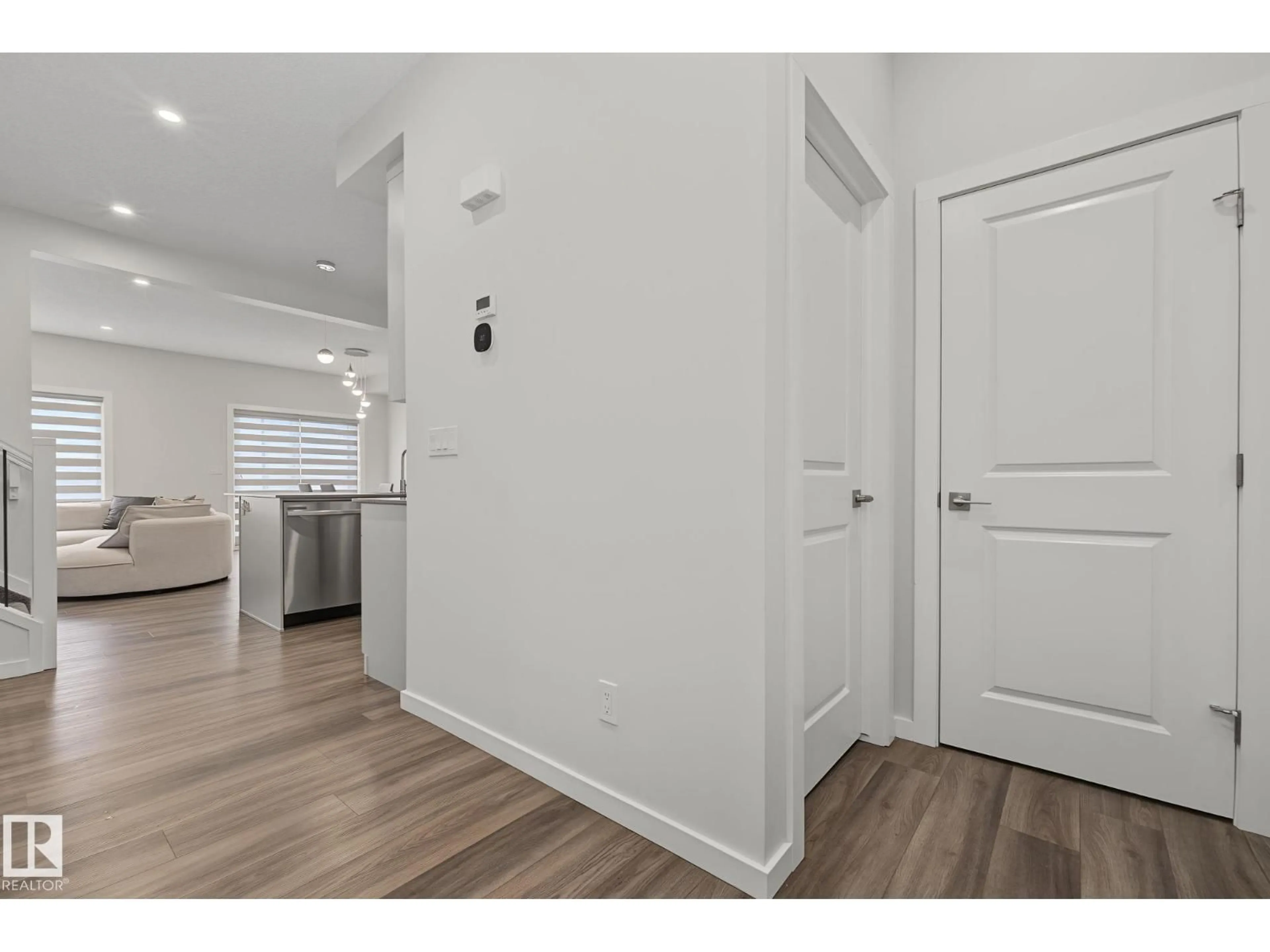 Indoor entryway for 432 ROBERTS CR, Leduc Alberta T9E1N4