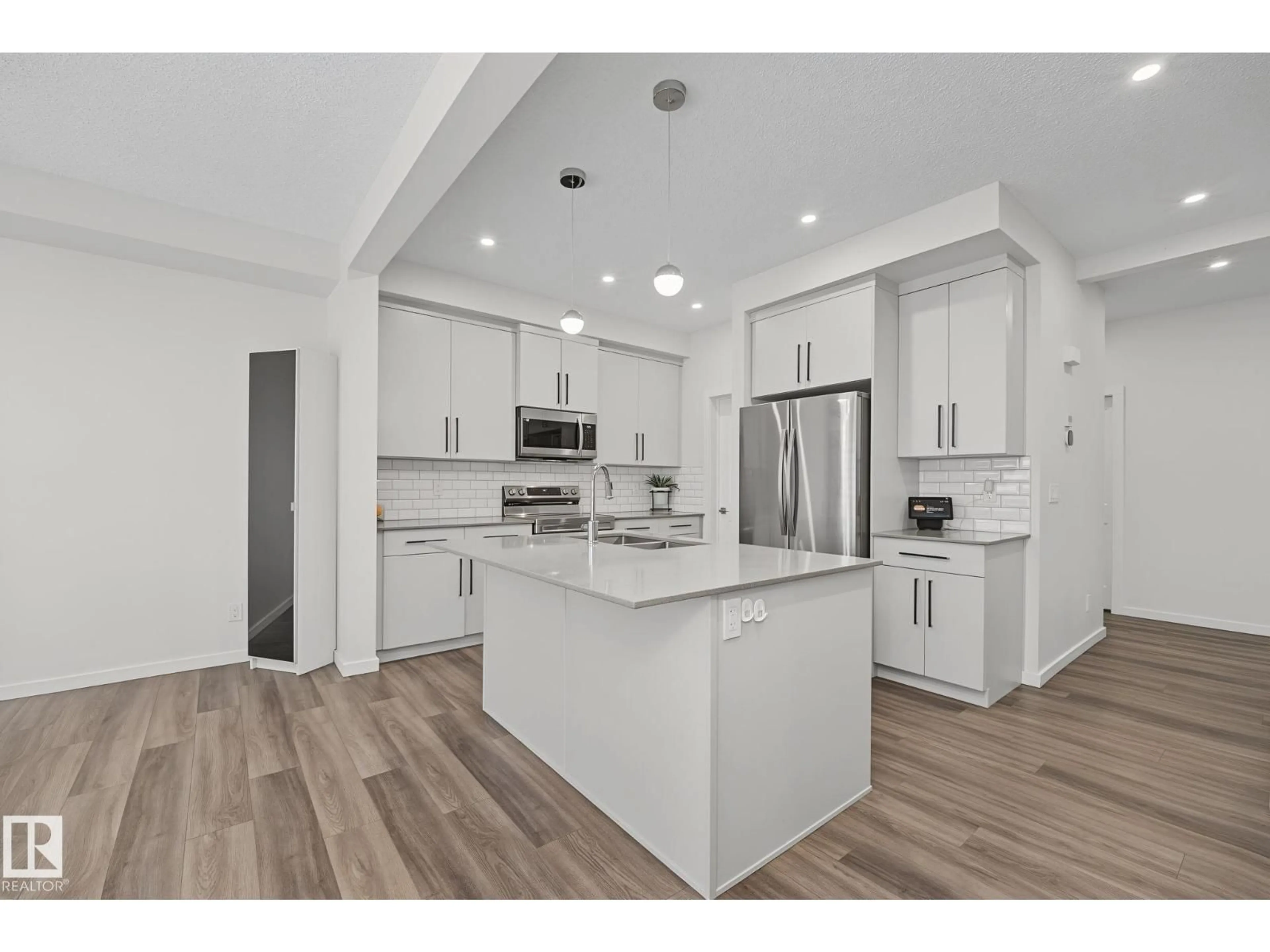Open concept kitchen, unknown for 432 ROBERTS CR, Leduc Alberta T9E1N4