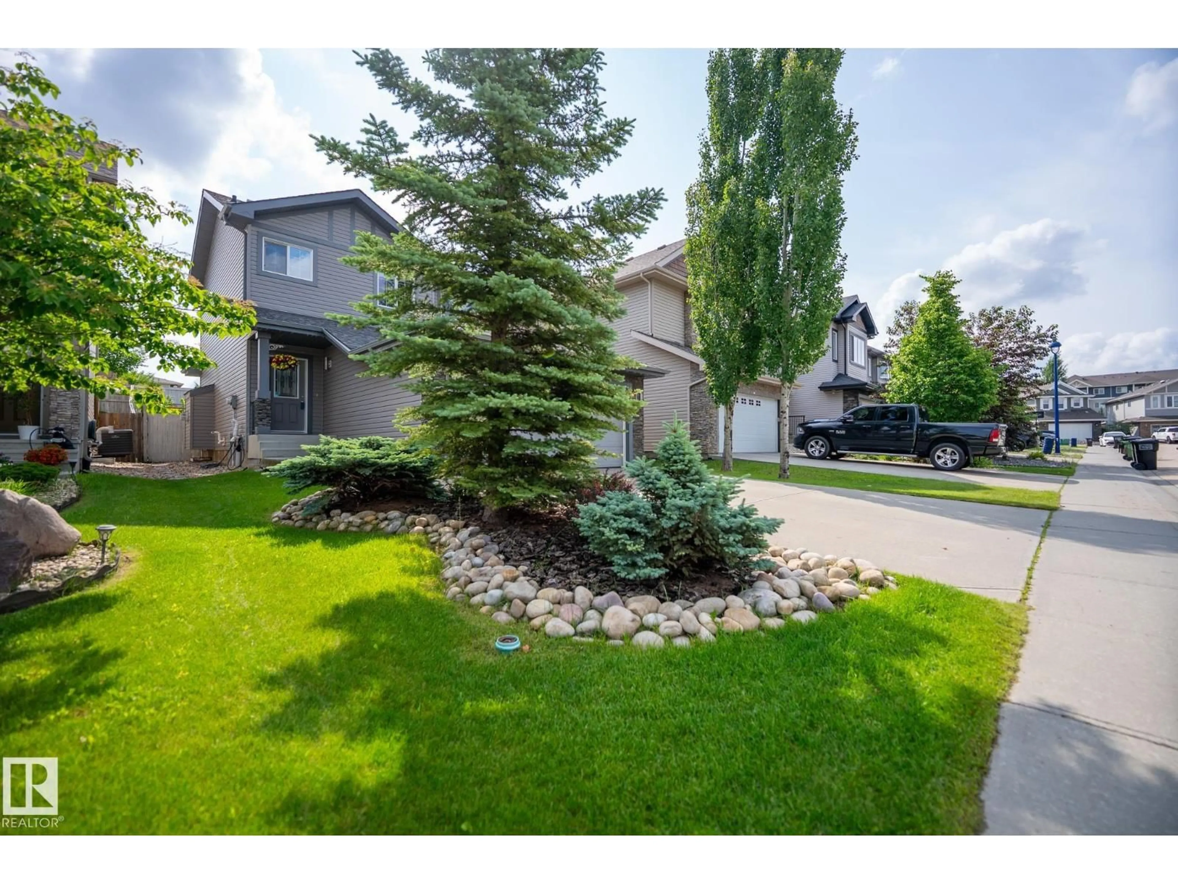 A pic from outside/outdoor area/front of a property/back of a property/a pic from drone, street for SW - 1959 67 ST, Edmonton Alberta T6X0T4