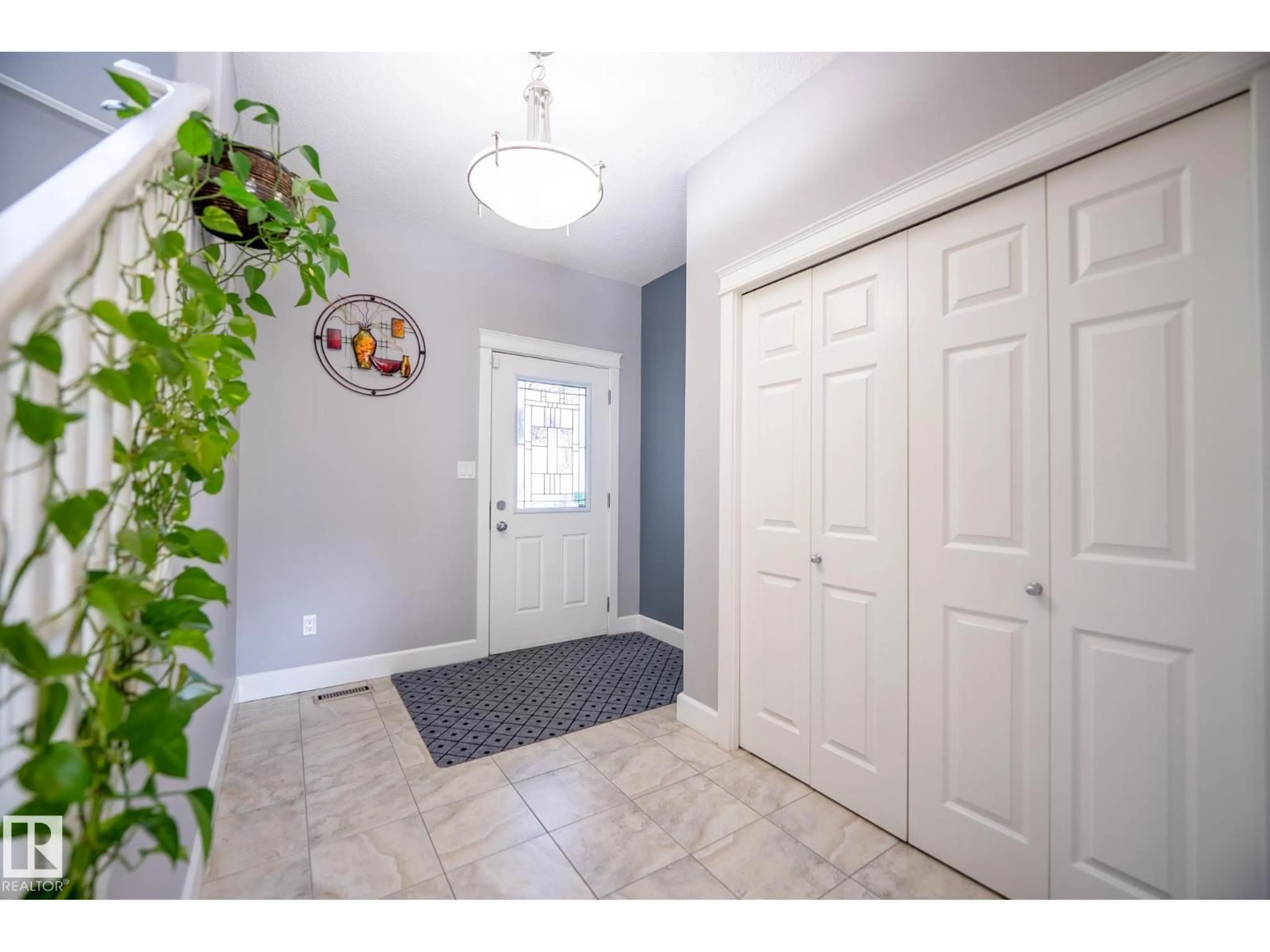 Indoor entryway for SW - 1959 67 ST, Edmonton Alberta T6X0T4