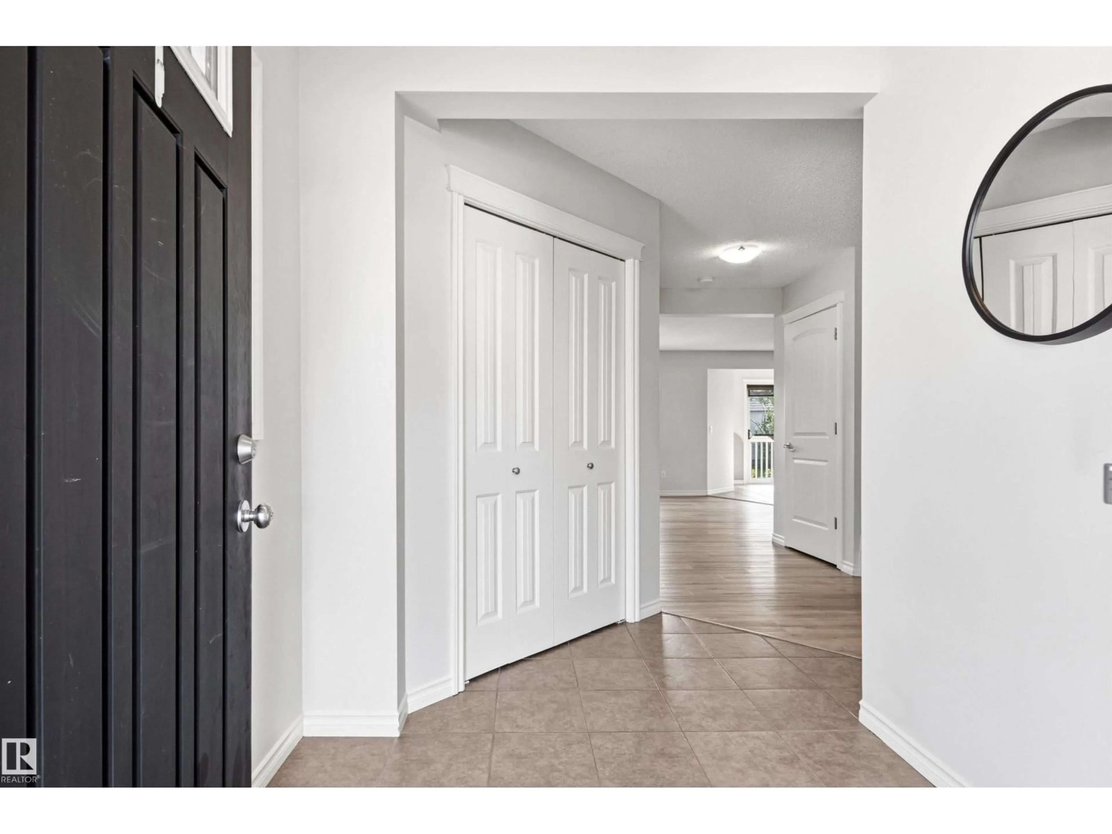 Indoor entryway for NW - 3214 22A AV, Edmonton Alberta T6T0K6