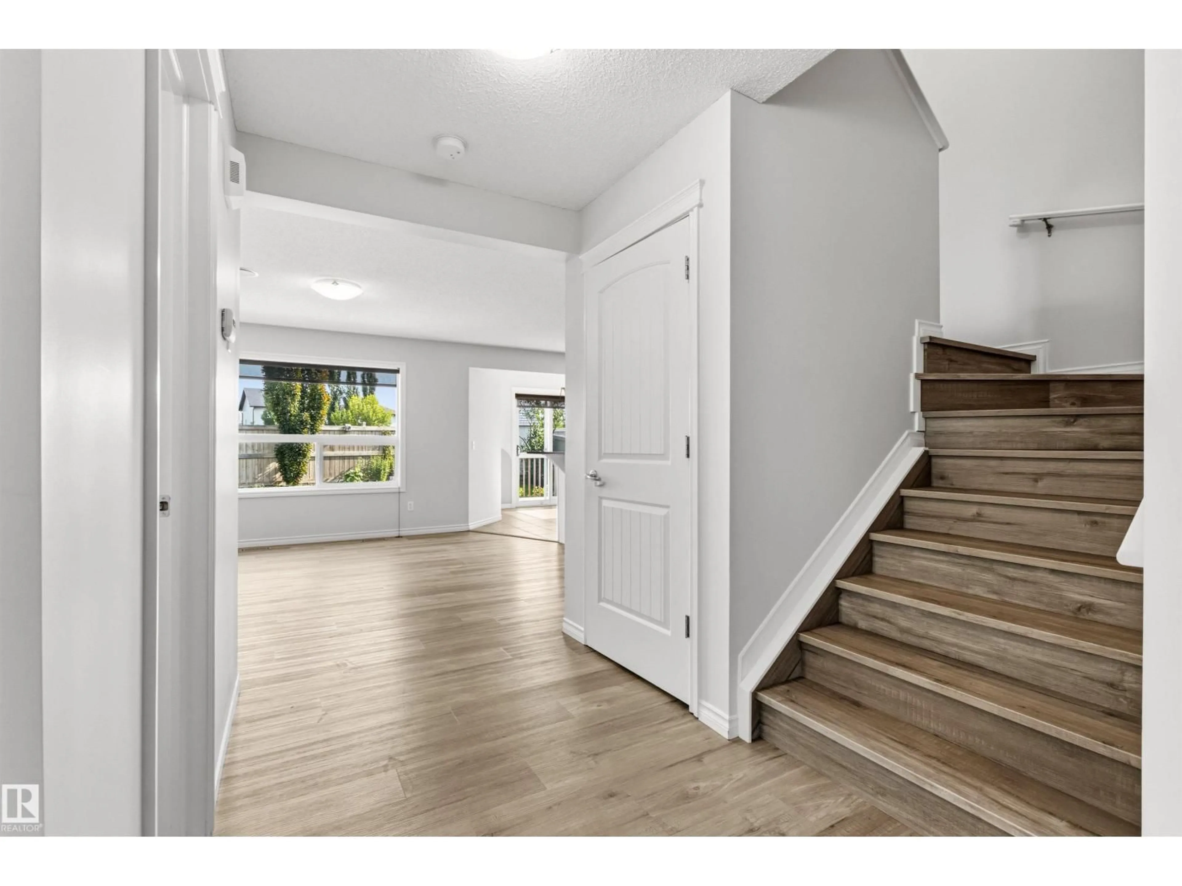 Indoor entryway for NW - 3214 22A AV, Edmonton Alberta T6T0K6