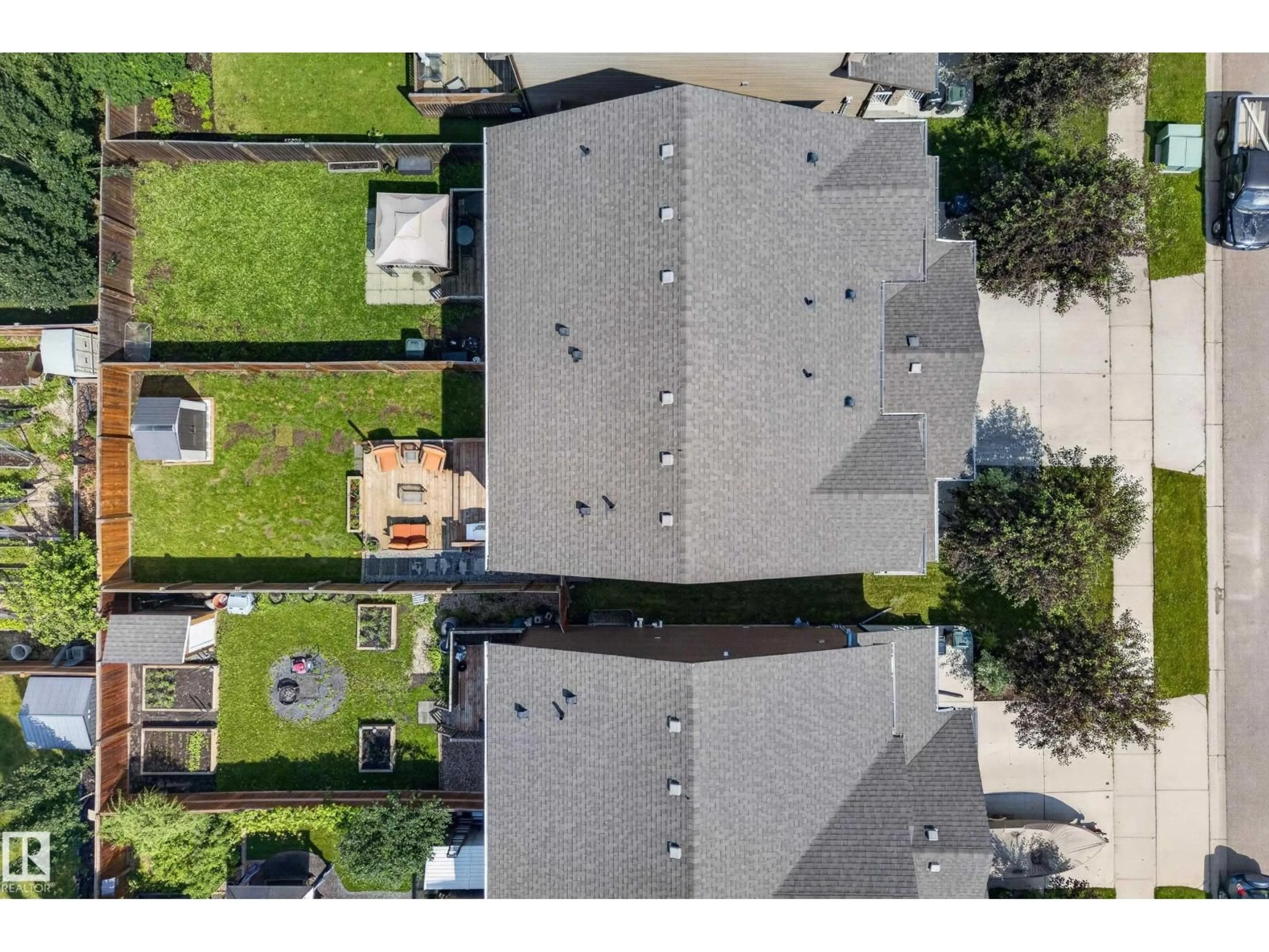 A pic from outside/outdoor area/front of a property/back of a property/a pic from drone, street for 11 PETER ST, Spruce Grove Alberta T7X0R4