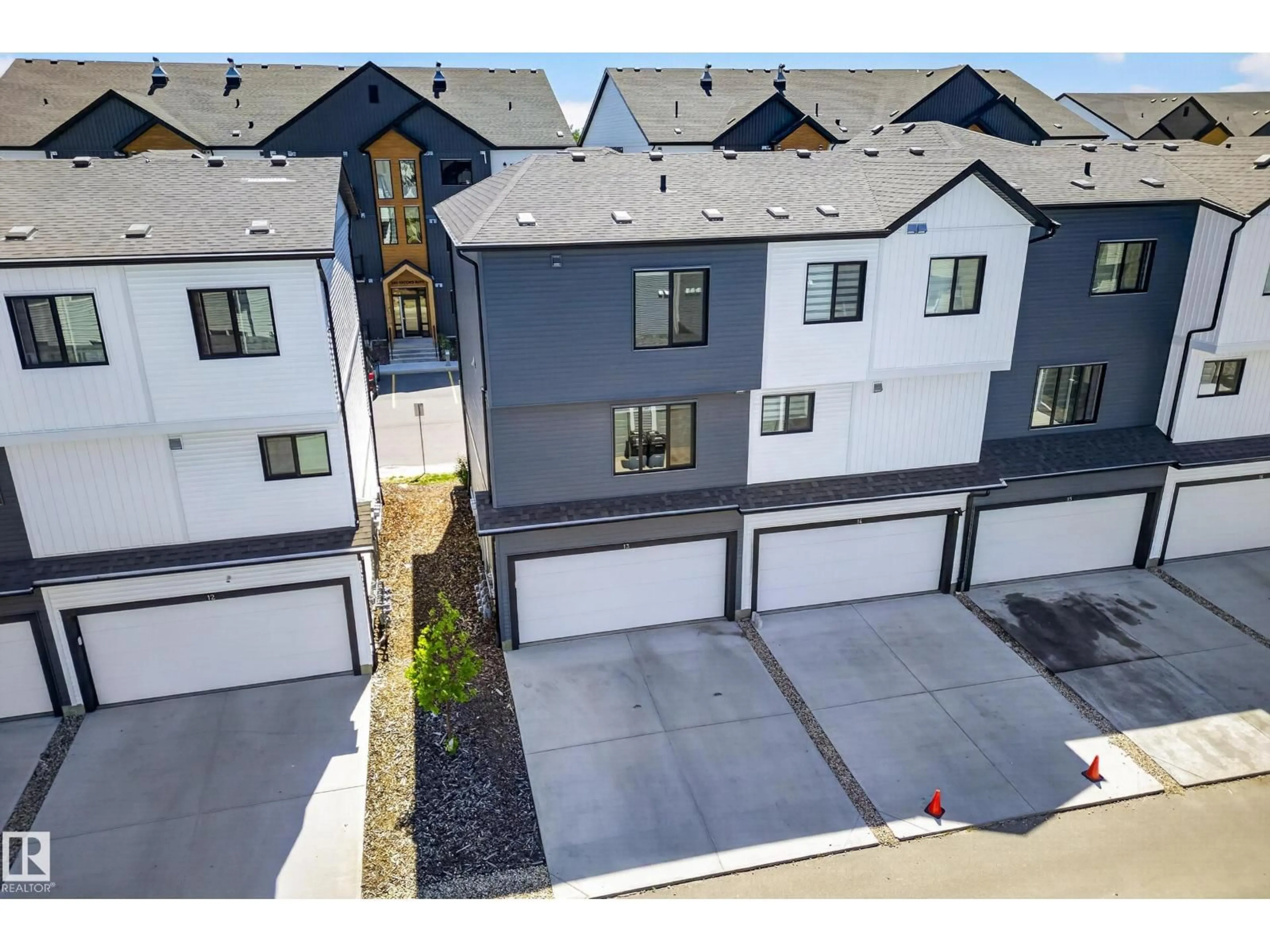 A pic from outside/outdoor area/front of a property/back of a property/a pic from drone, street for 13 - 850 SECORD BV, Edmonton Alberta T5T1K8
