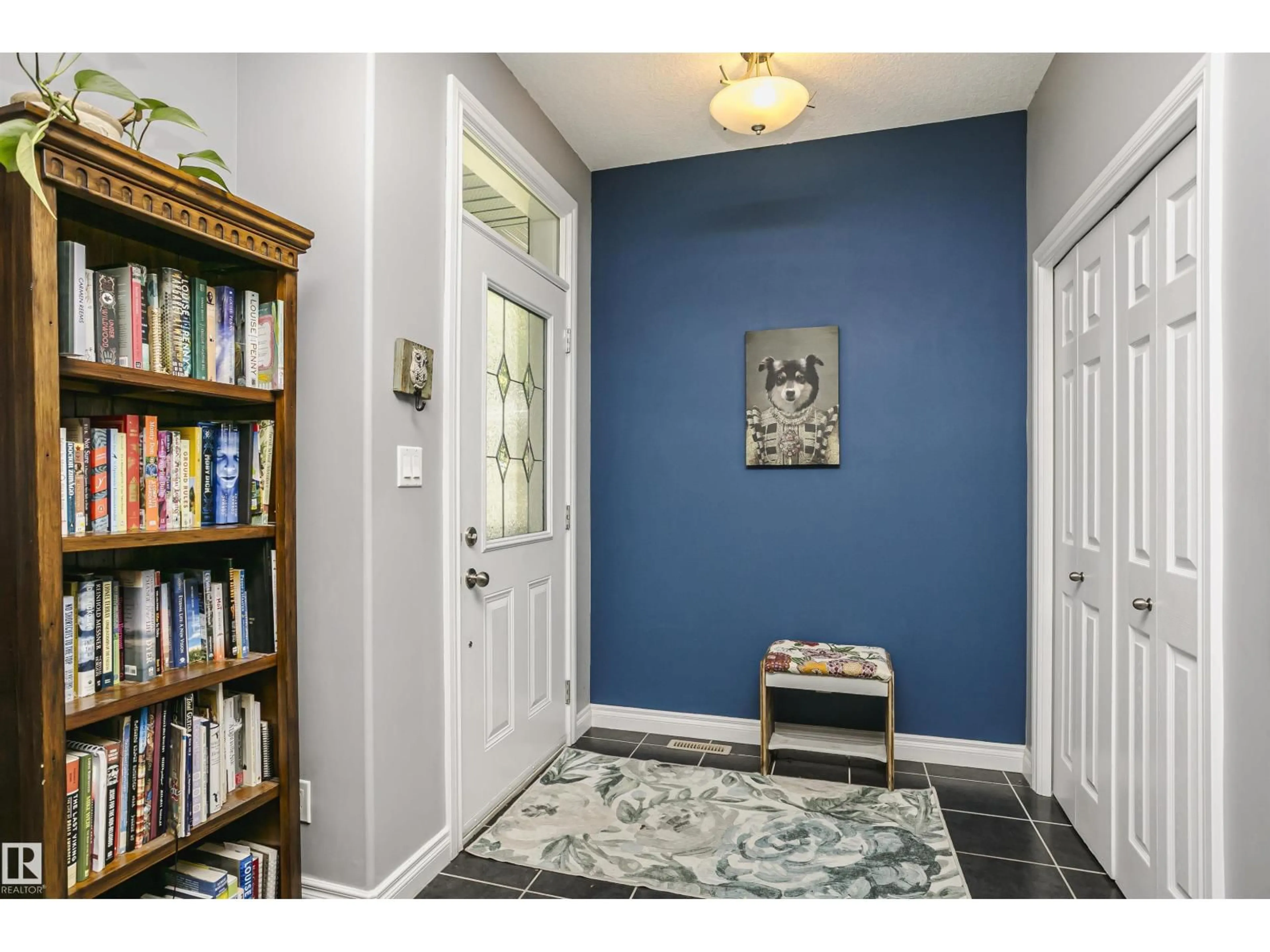 Indoor entryway for 11619 125 ST, Edmonton Alberta T5M0N5